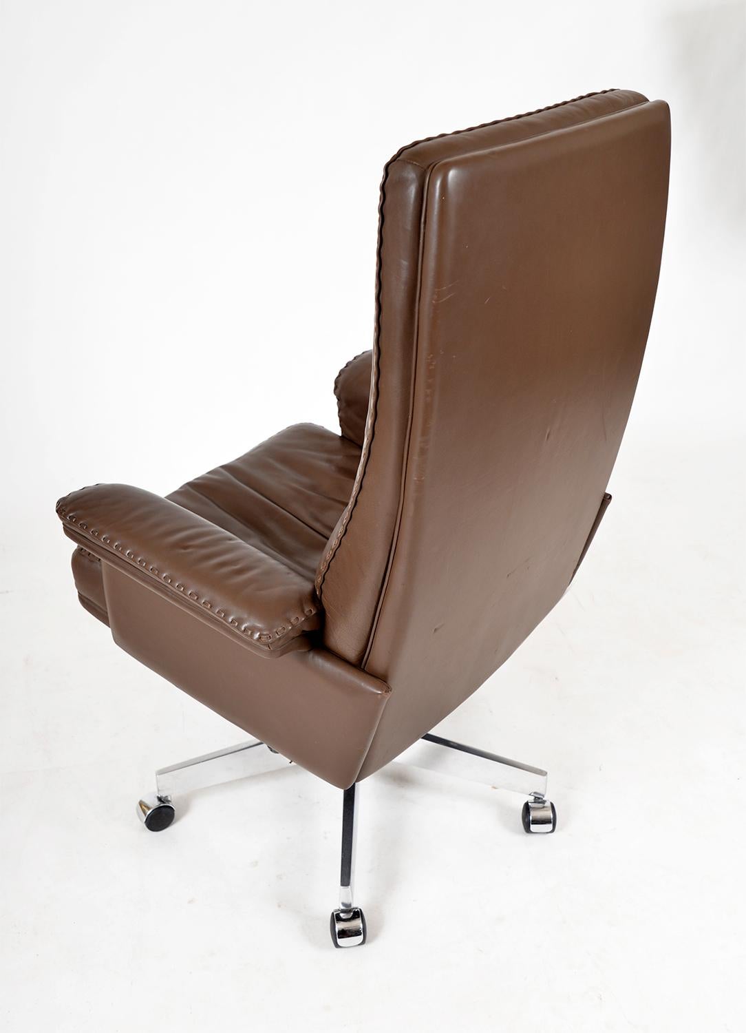 1970s Swiss De Sede Ds 35 Executive Swivel Leather Office Chair Armchair Castors In Good Condition In Sherborne, Dorset