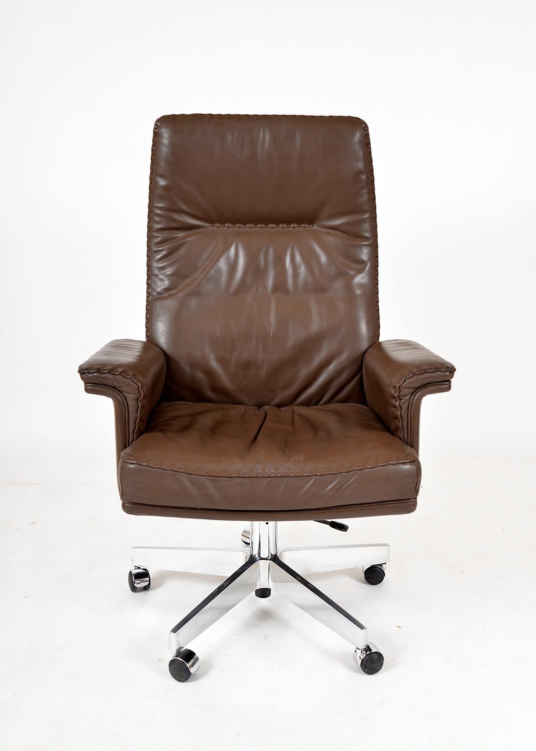 Late 20th Century 1970s Swiss De Sede Ds 35 Executive Swivel Leather Office Chair Armchair Castors
