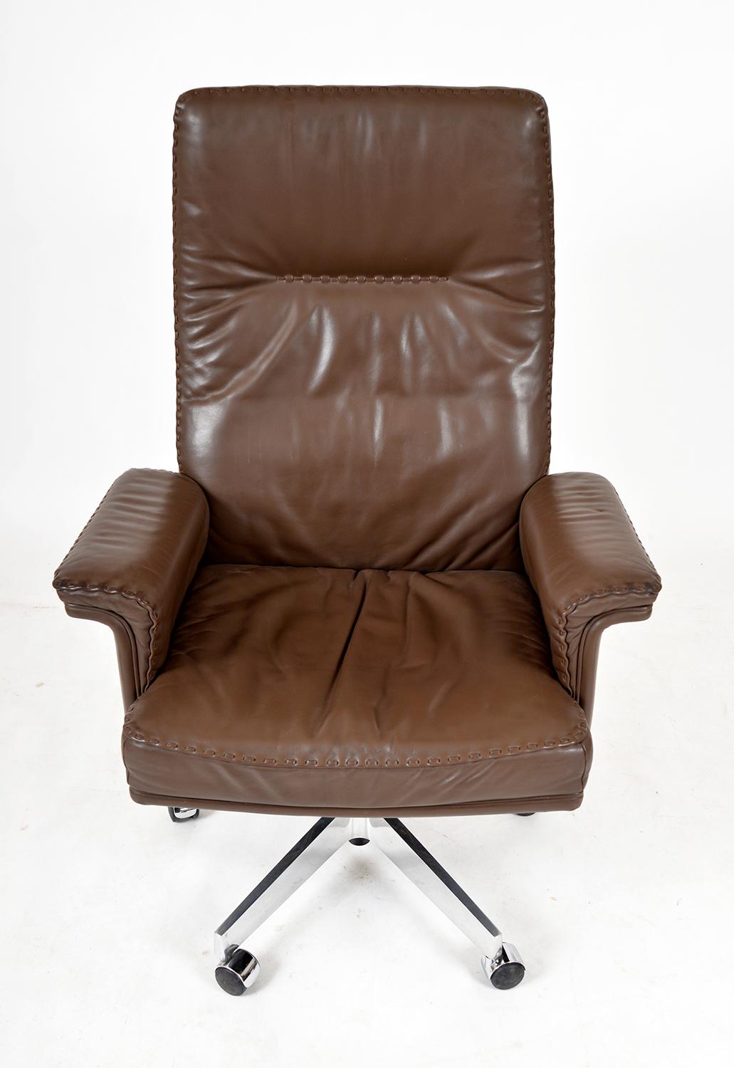 Aluminum 1970s Swiss De Sede Ds 35 Executive Swivel Leather Office Chair Armchair Castors