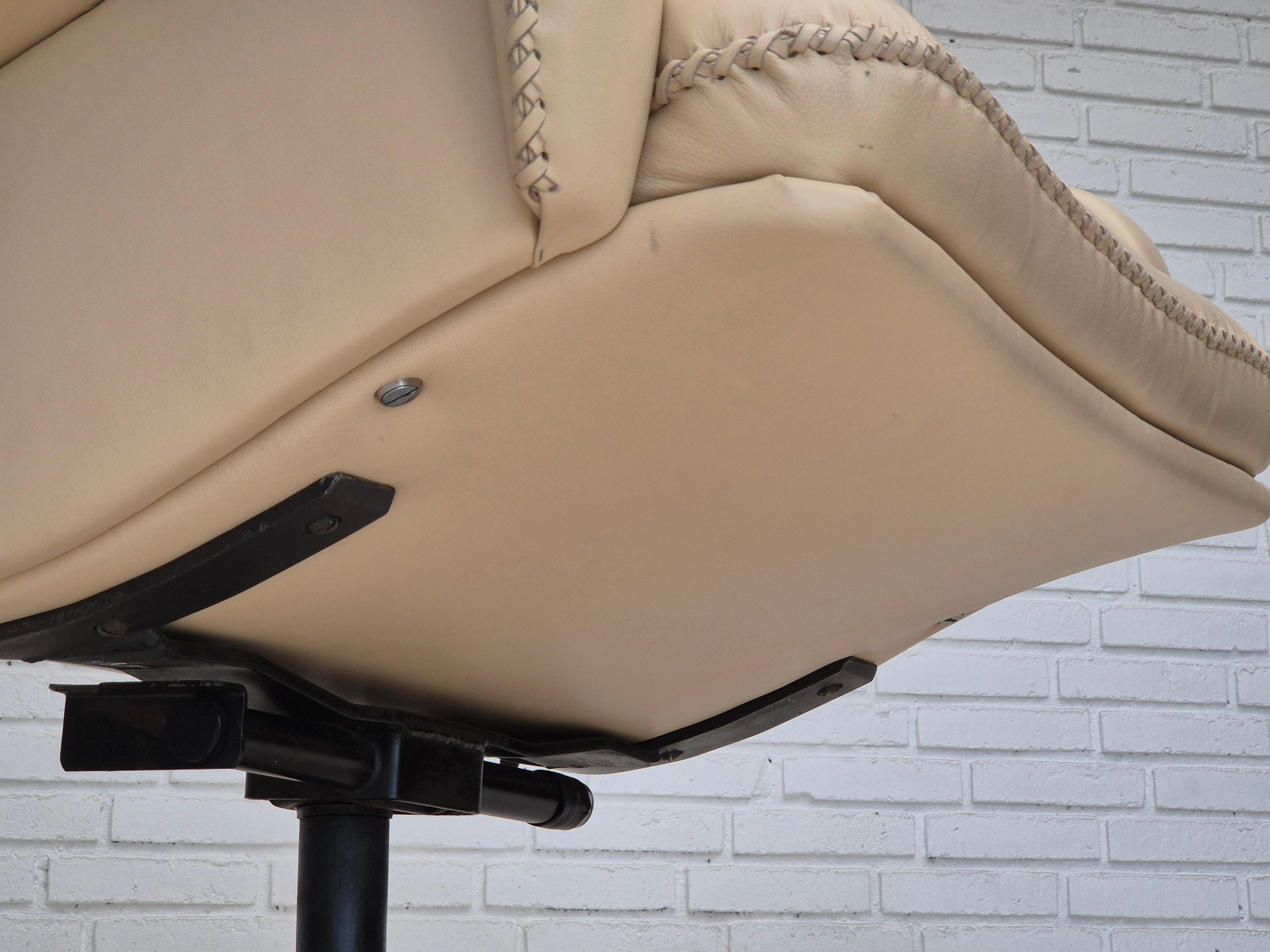 1970s, Swiss design by de Sede, swivel chair model S231 James Bond, original. 8