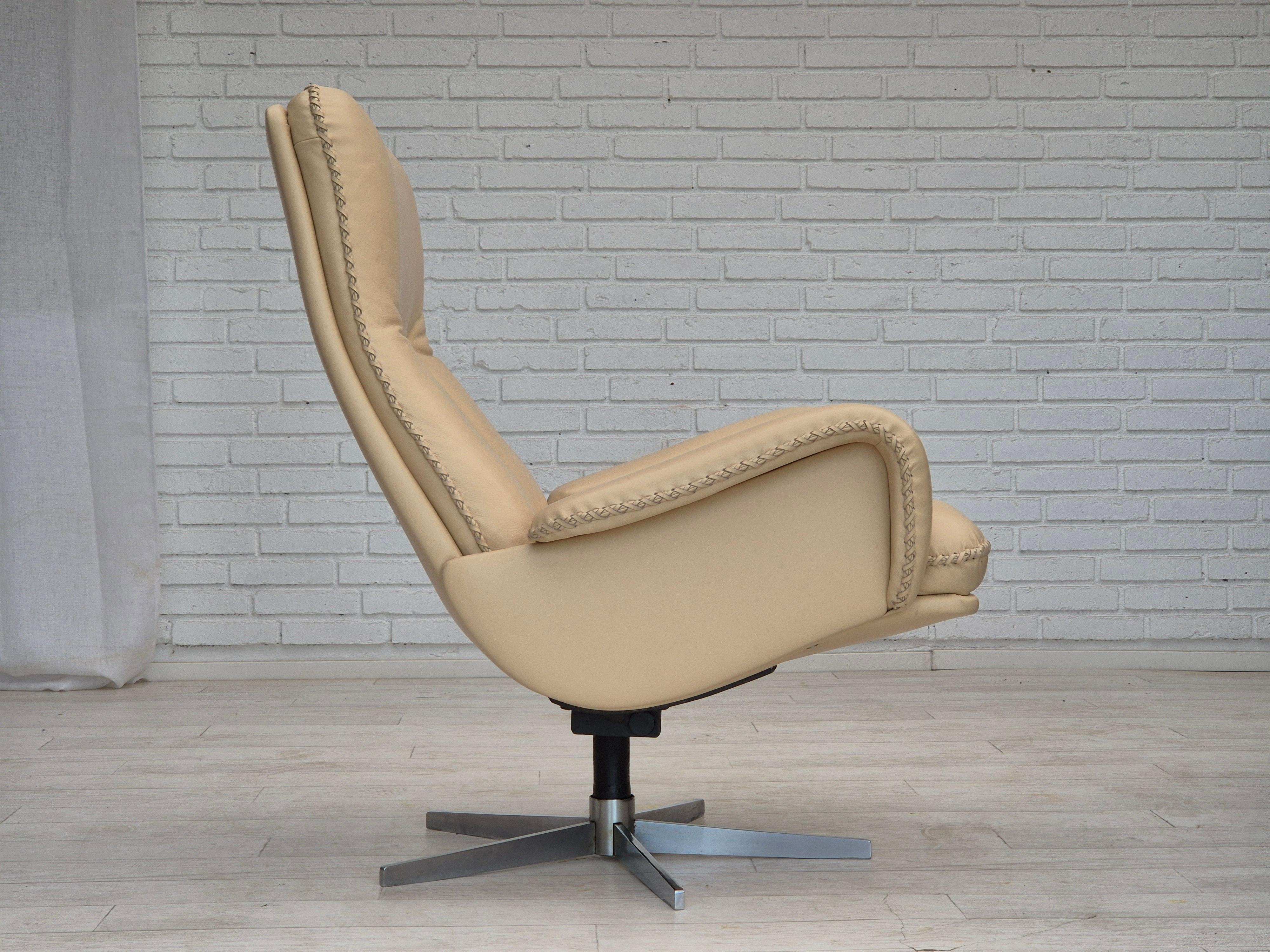 Mid-Century Modern 1970s, Swiss design by de Sede, swivel chair model S231 James Bond, original.