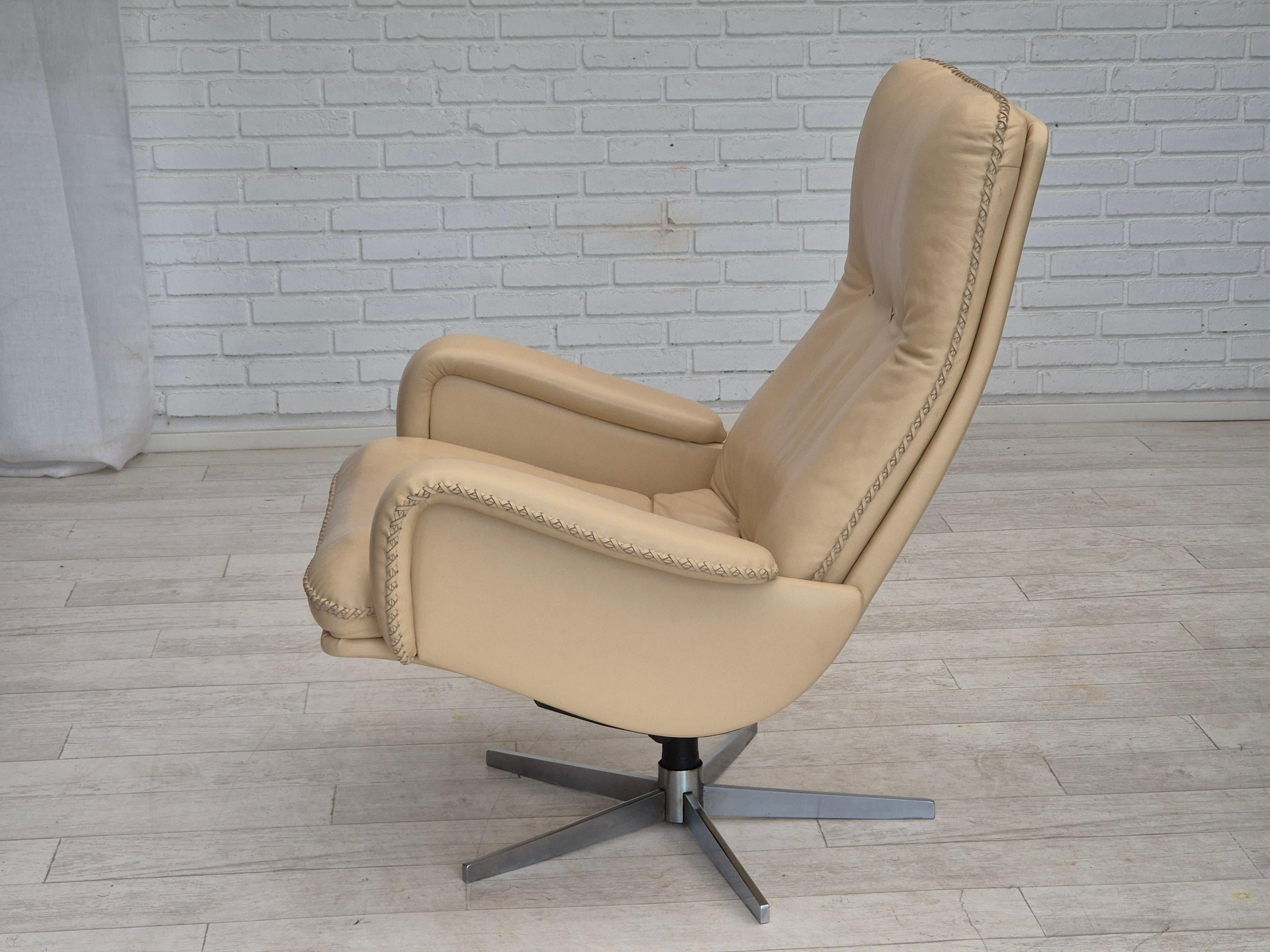 Late 20th Century 1970s, Swiss design by de Sede, swivel chair model S231 James Bond, original.