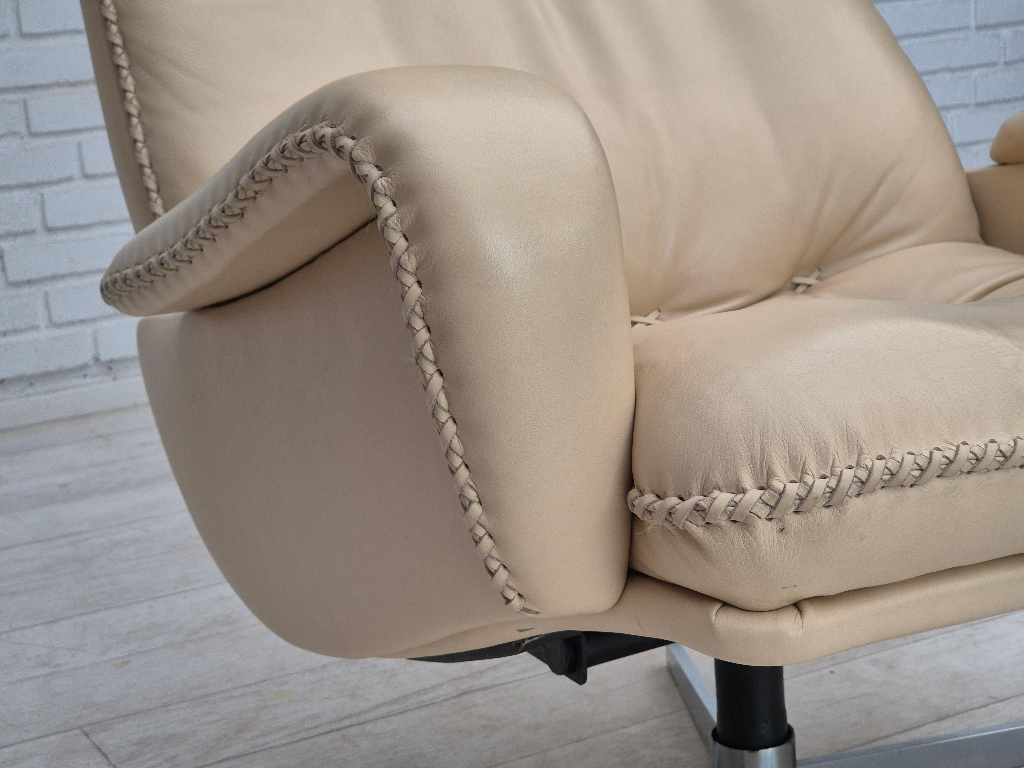1970s, Swiss design by de Sede, swivel chair model S231 James Bond, original. 1