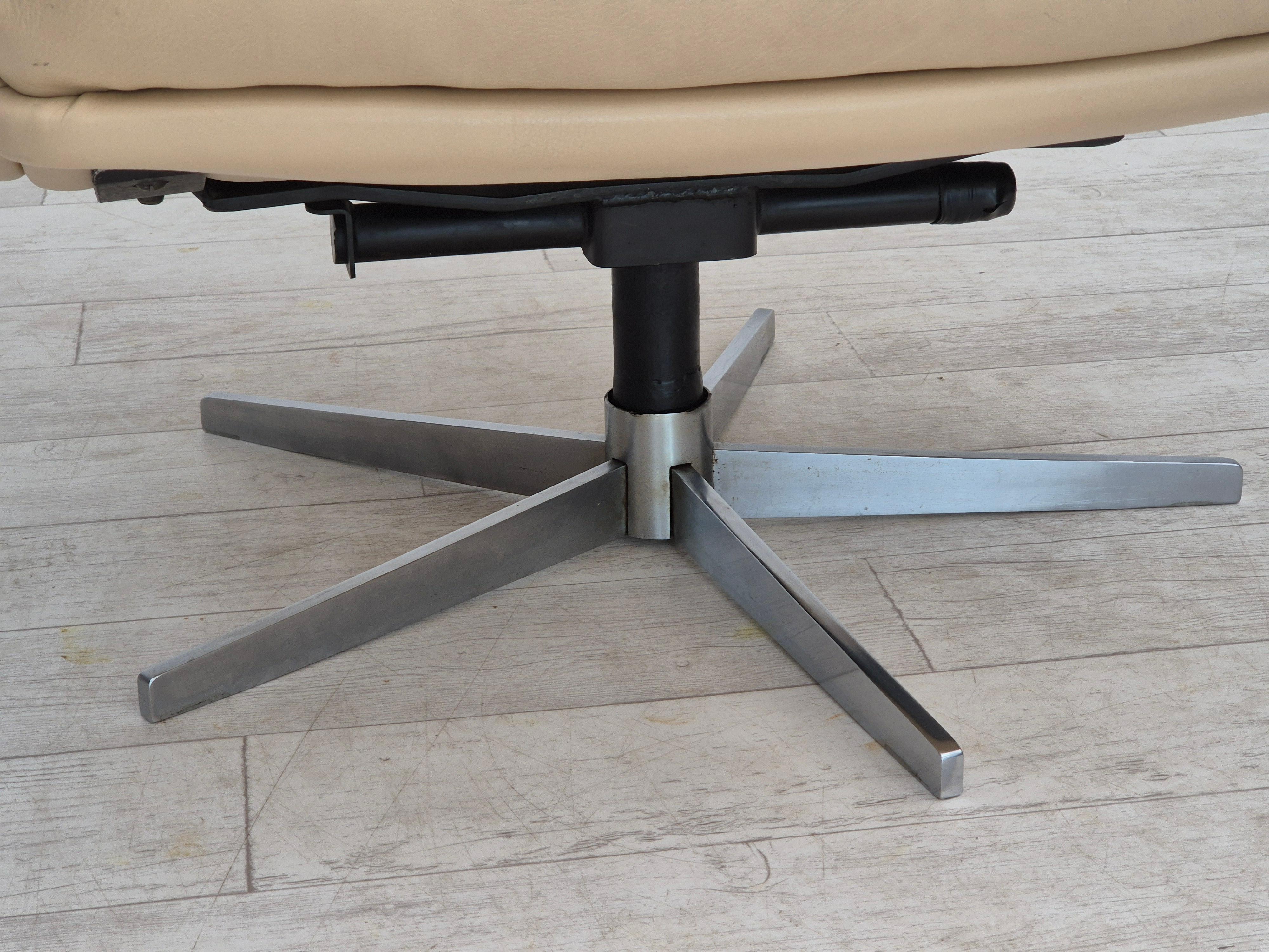 1970s, Swiss design by de Sede, swivel chair model S231 James Bond, original. 2