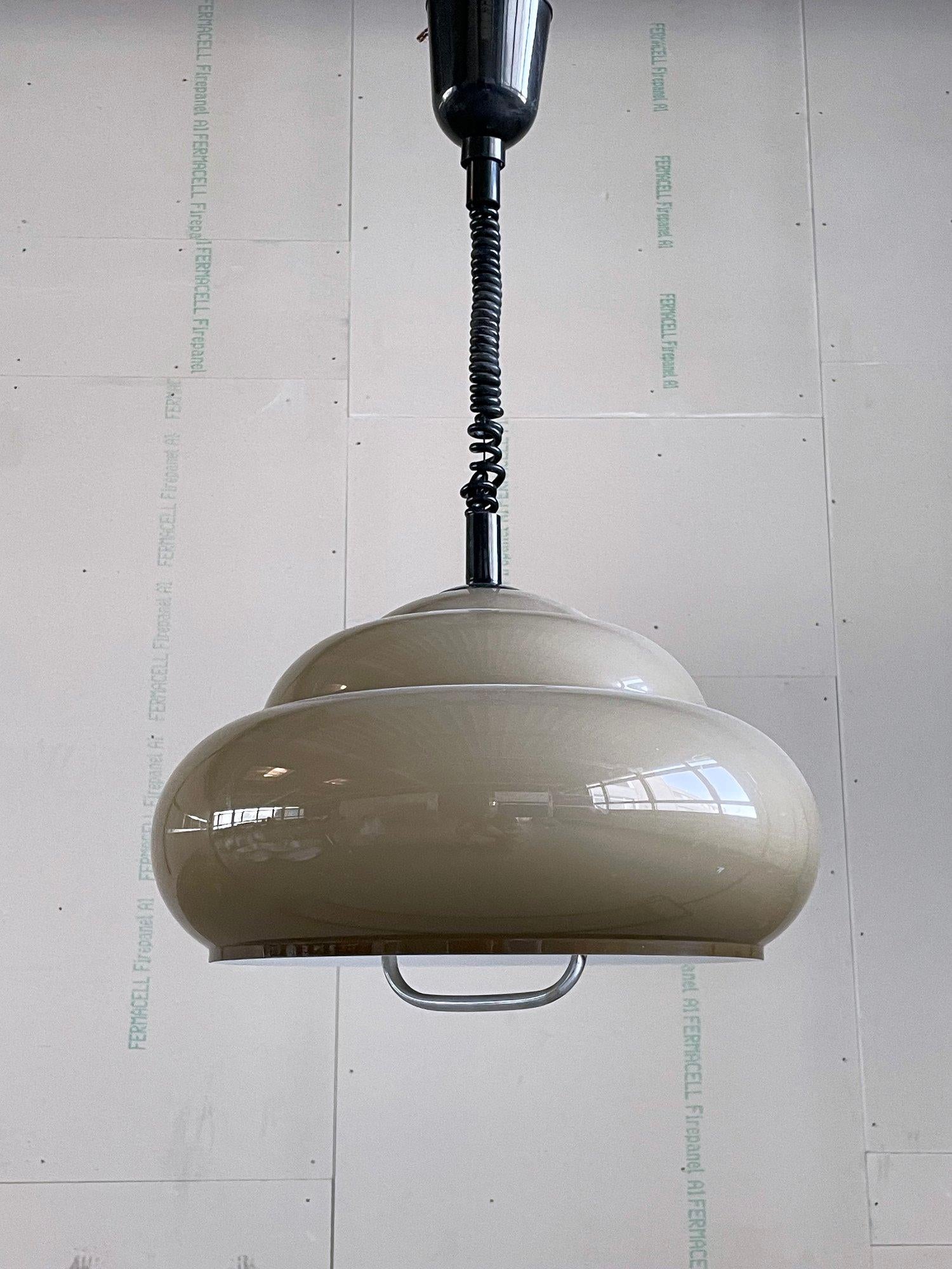 Lampada a sospensione in acrilico REGENT svizzera degli anni '70 in vendita 1