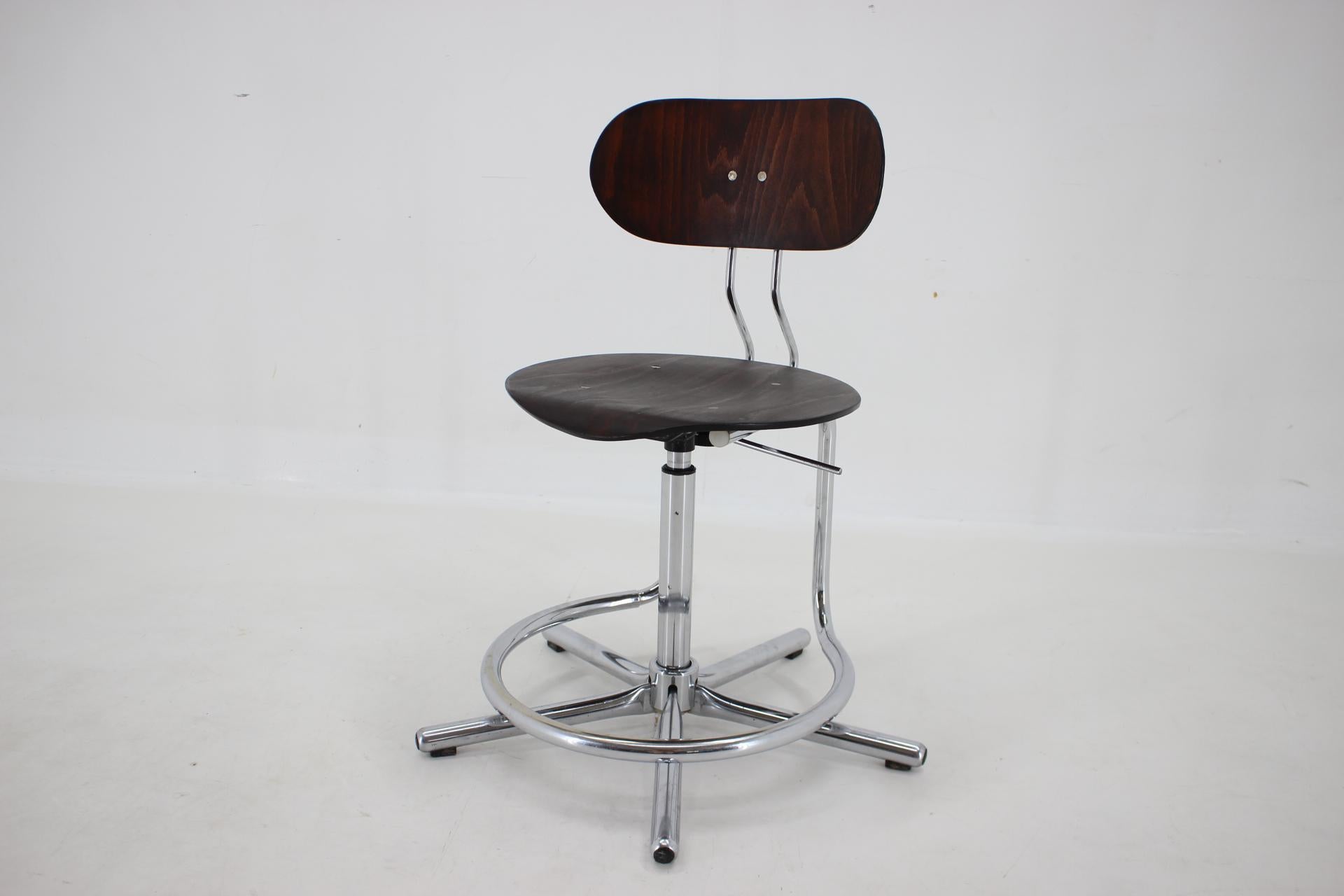 1970s Swivel Adjustable Chair, Czechoslovakia For Sale 4