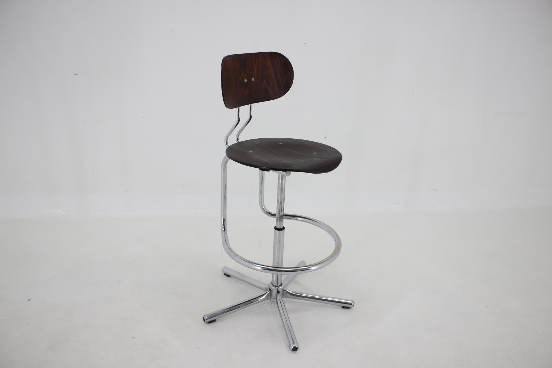 1970s Swivel Adjustable Chair, Czechoslovakia For Sale 6