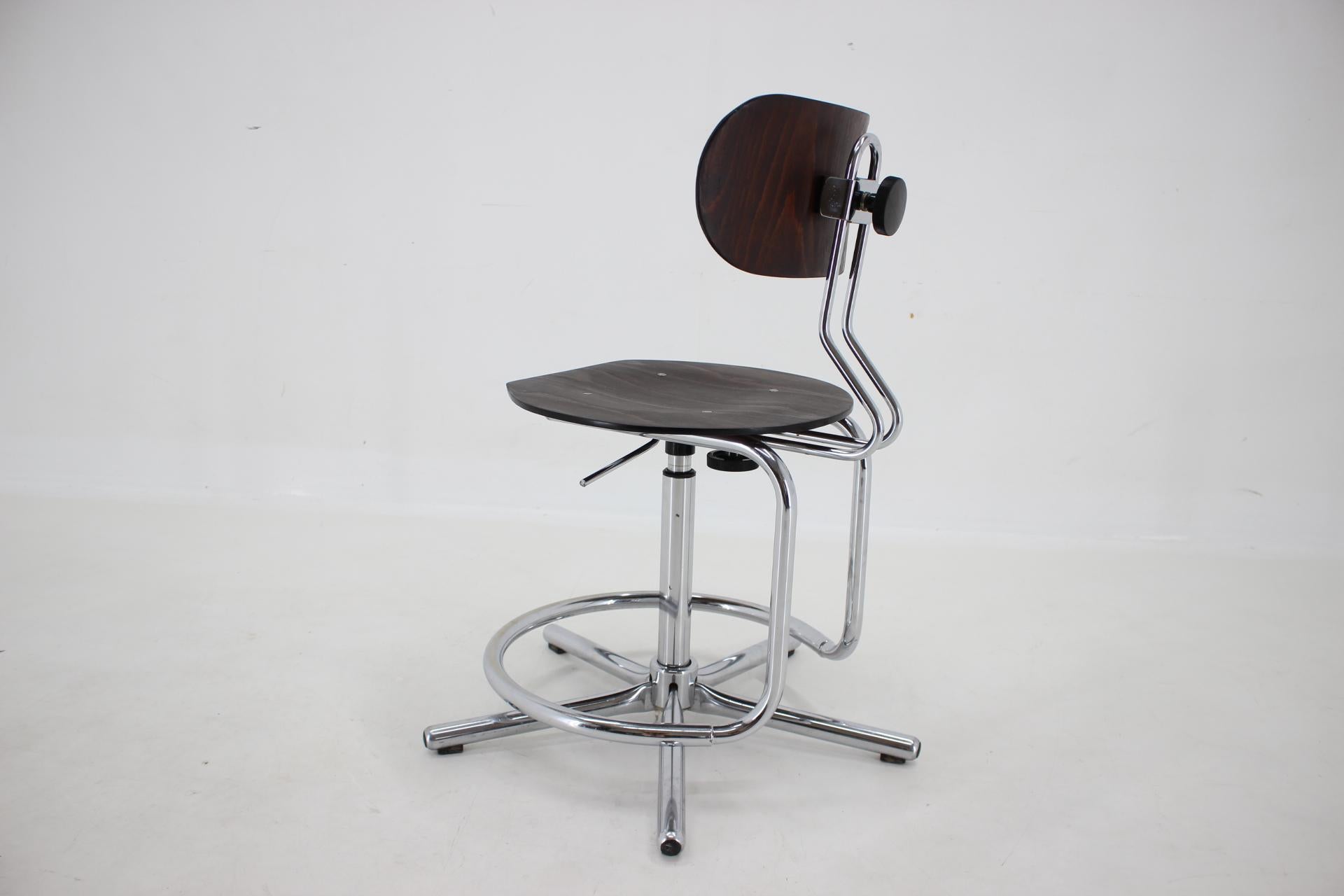 1970s Swivel Adjustable Chair, Czechoslovakia For Sale 2