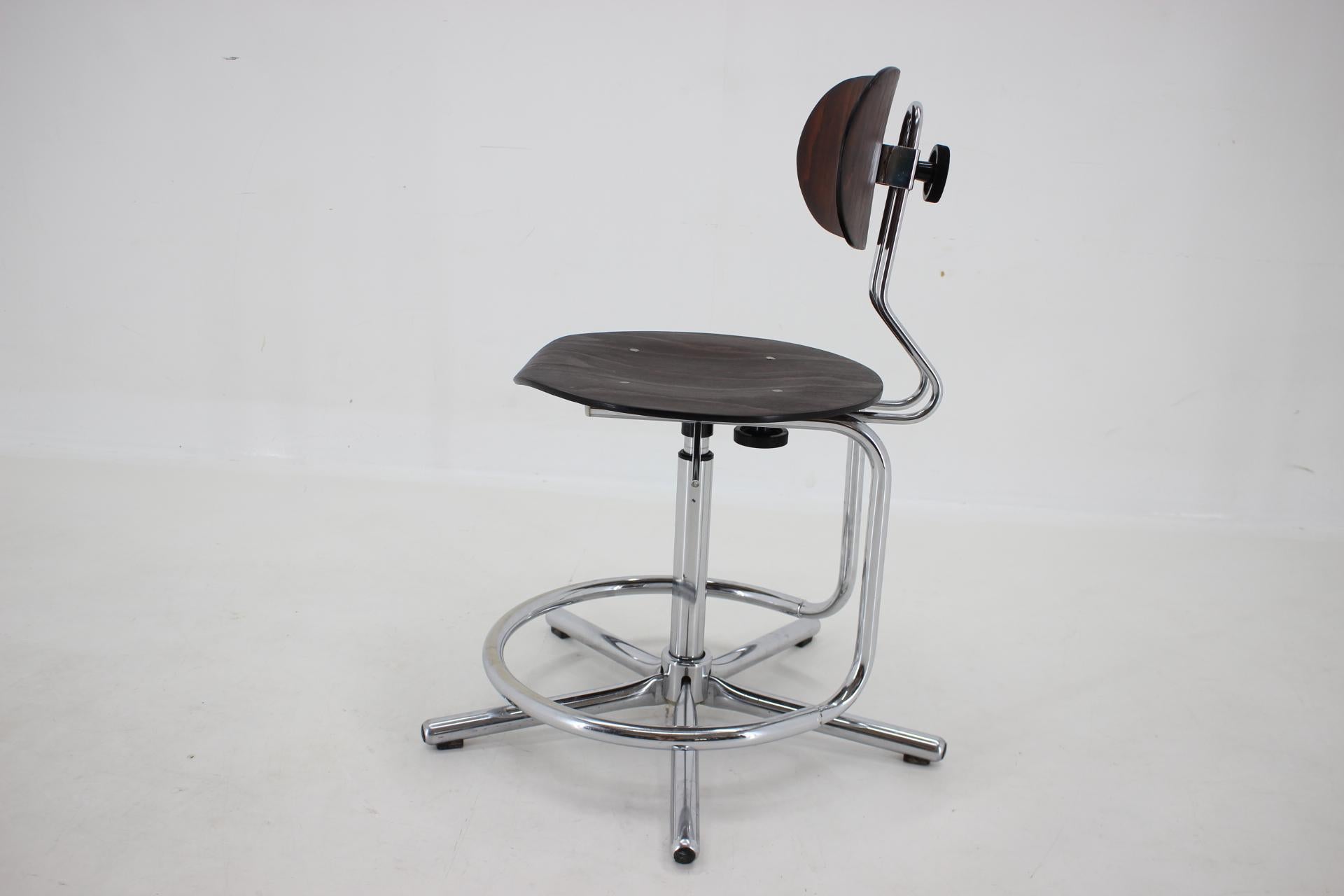 1970s Swivel Adjustable Chair, Czechoslovakia For Sale 3