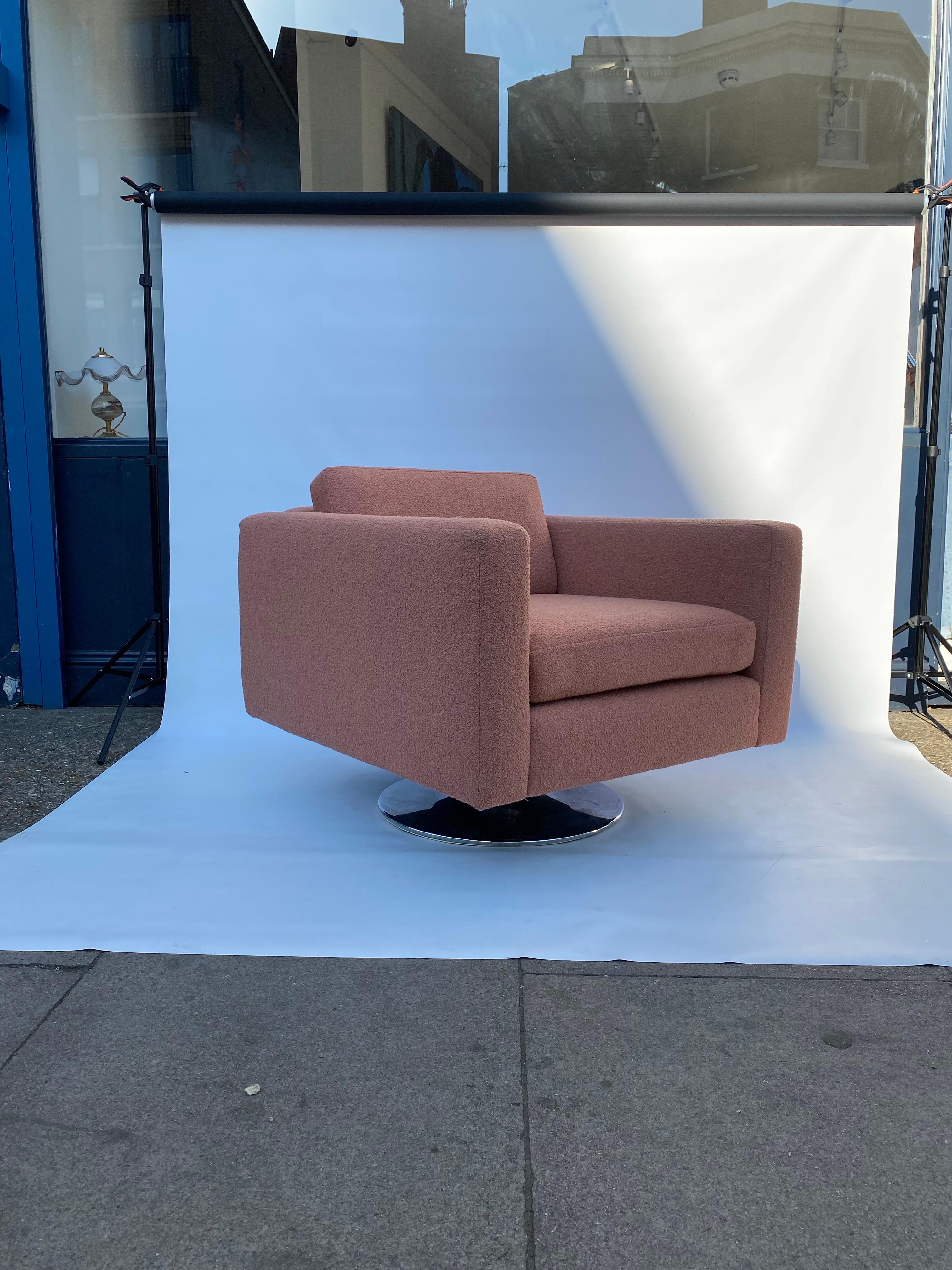 1970er Jahre Drehbarer Würfelsessel Chrom Pfirsich Boucle Vintage Midcentury Postmodern im Zustand „Gut“ im Angebot in London, GB