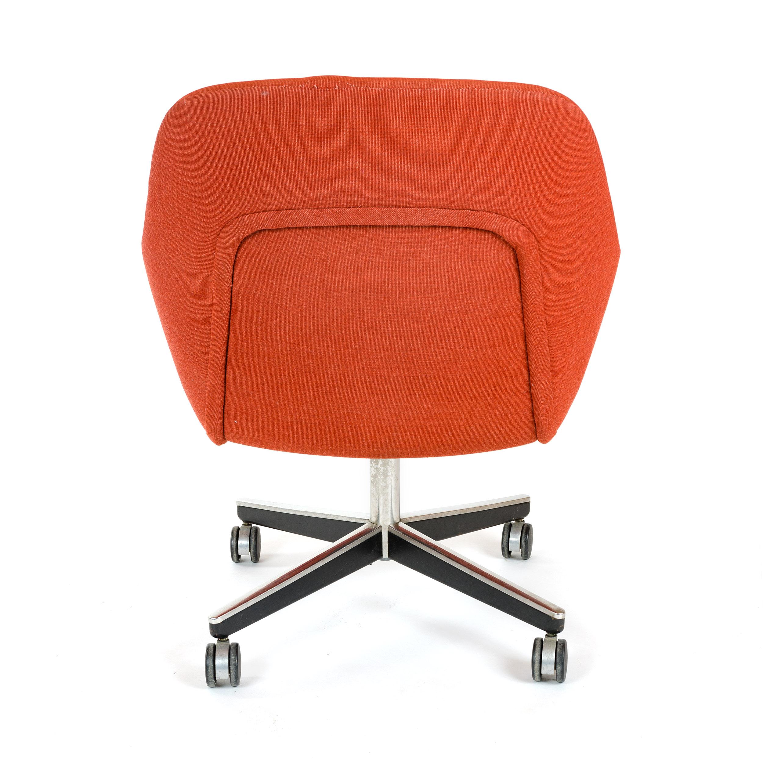 Mid-Century Modern 1970s Swivel Desk Chair by Max Pearson for Knoll For Sale