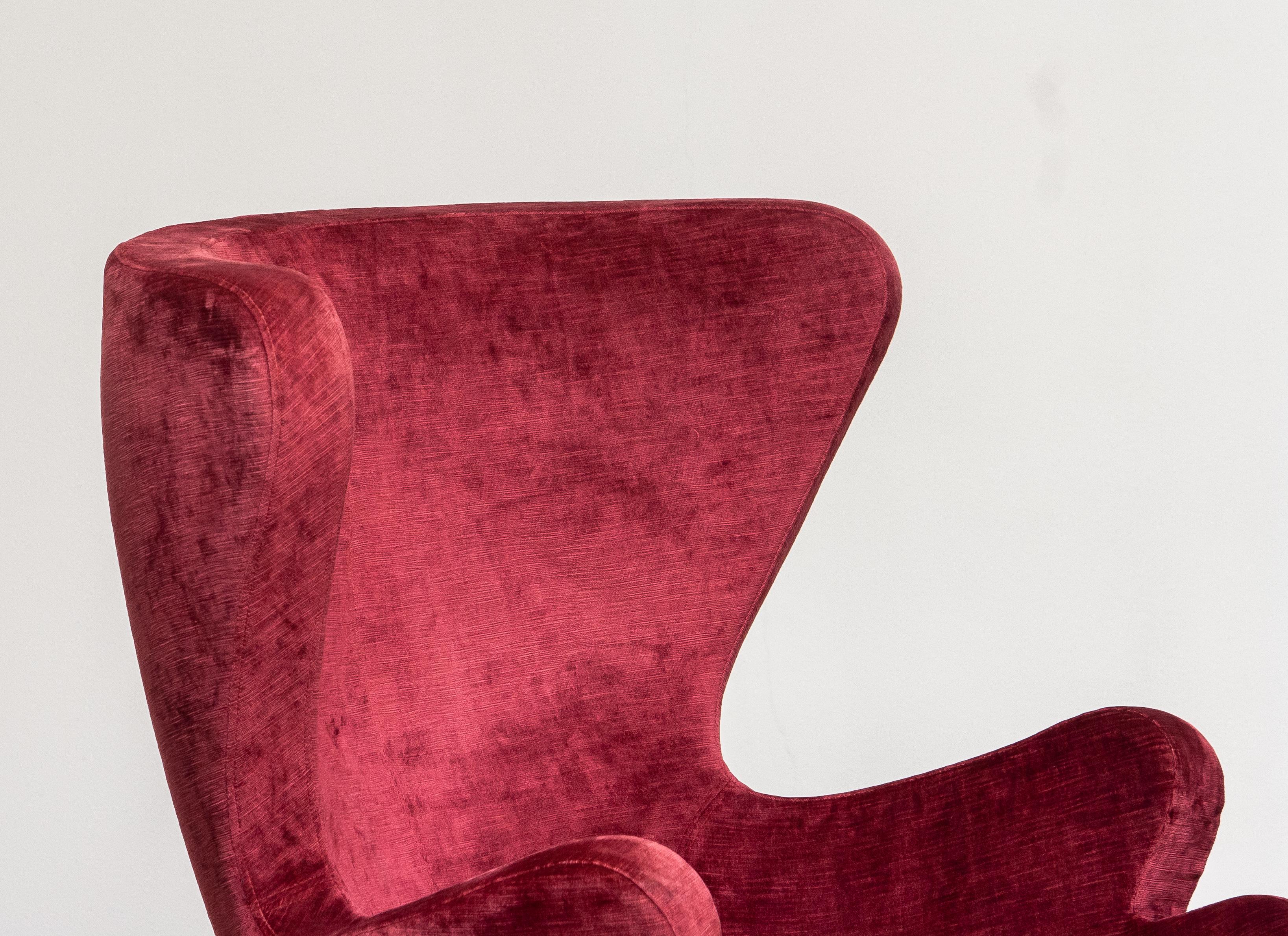Fabric 1970s, Swivel Lounge Egg Chair on Chrome Stand Colored in Bordeaux Red Baby Roy