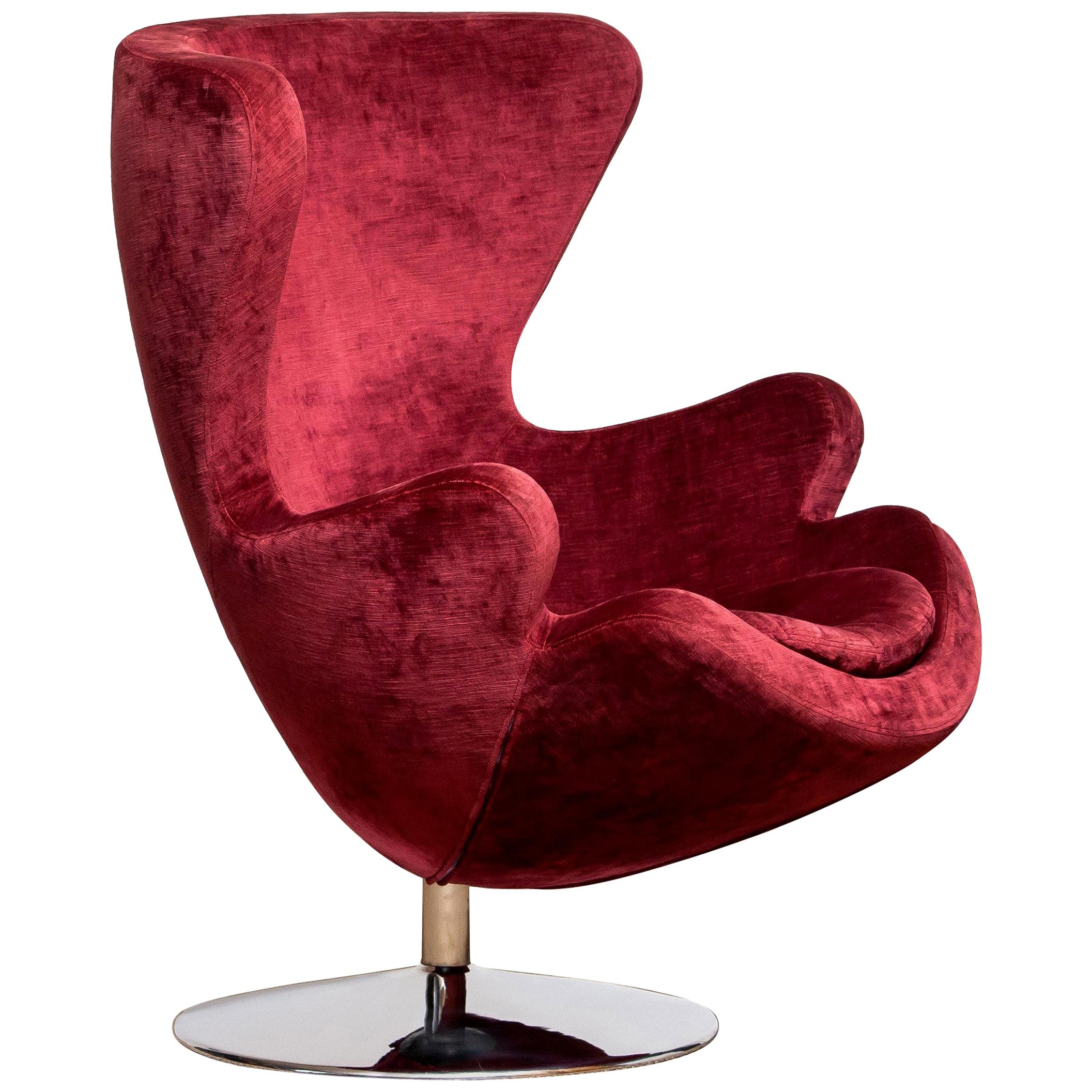 Mid-Century Modern 1970s, Swivel Lounge Egg Chair on Chrome Stand Colored in Bordeaux Red Baby Roy