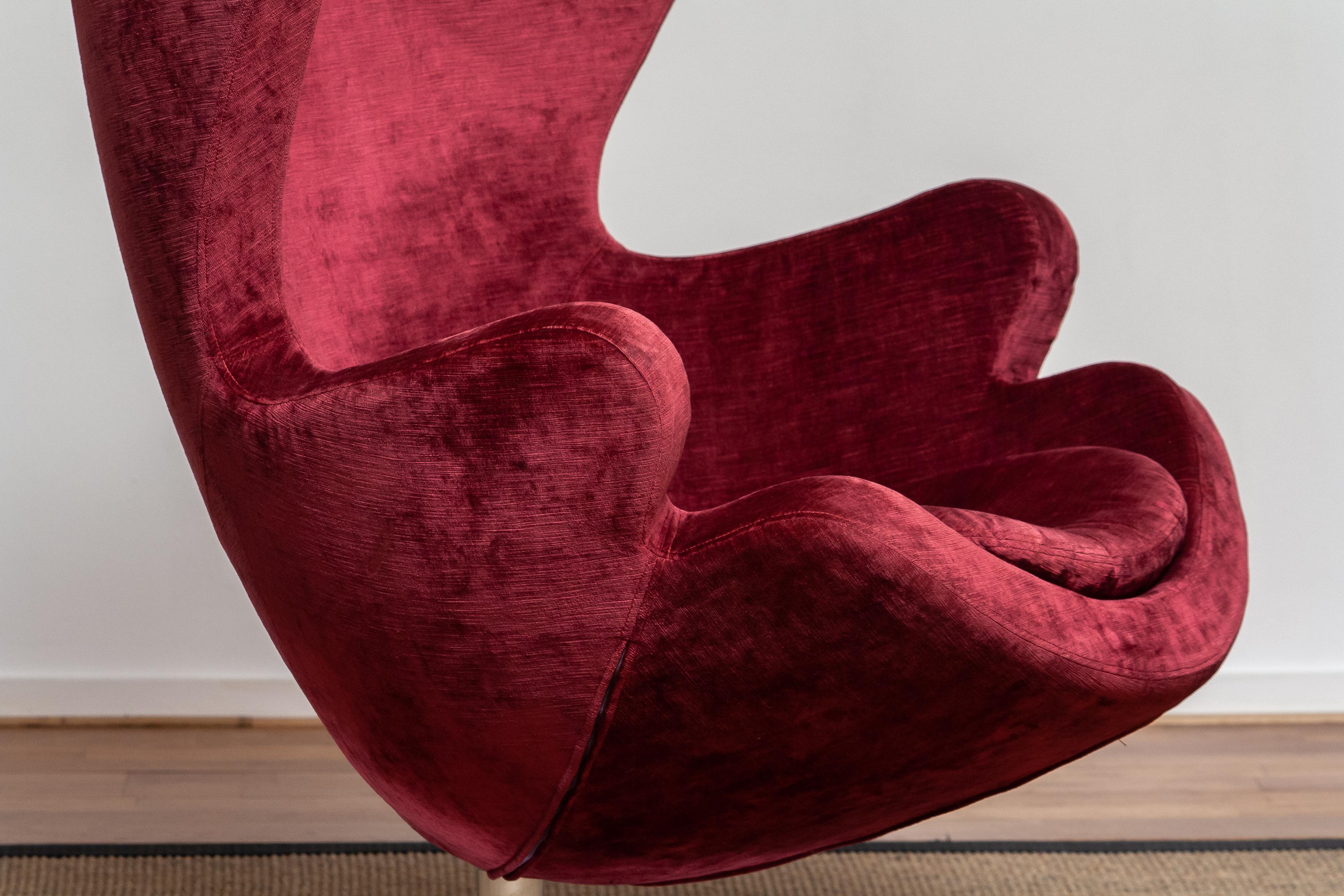 Late 20th Century 1970s, Swivel Lounge Egg Chair on Chrome Stand Colored in Bordeaux Red Baby Roy