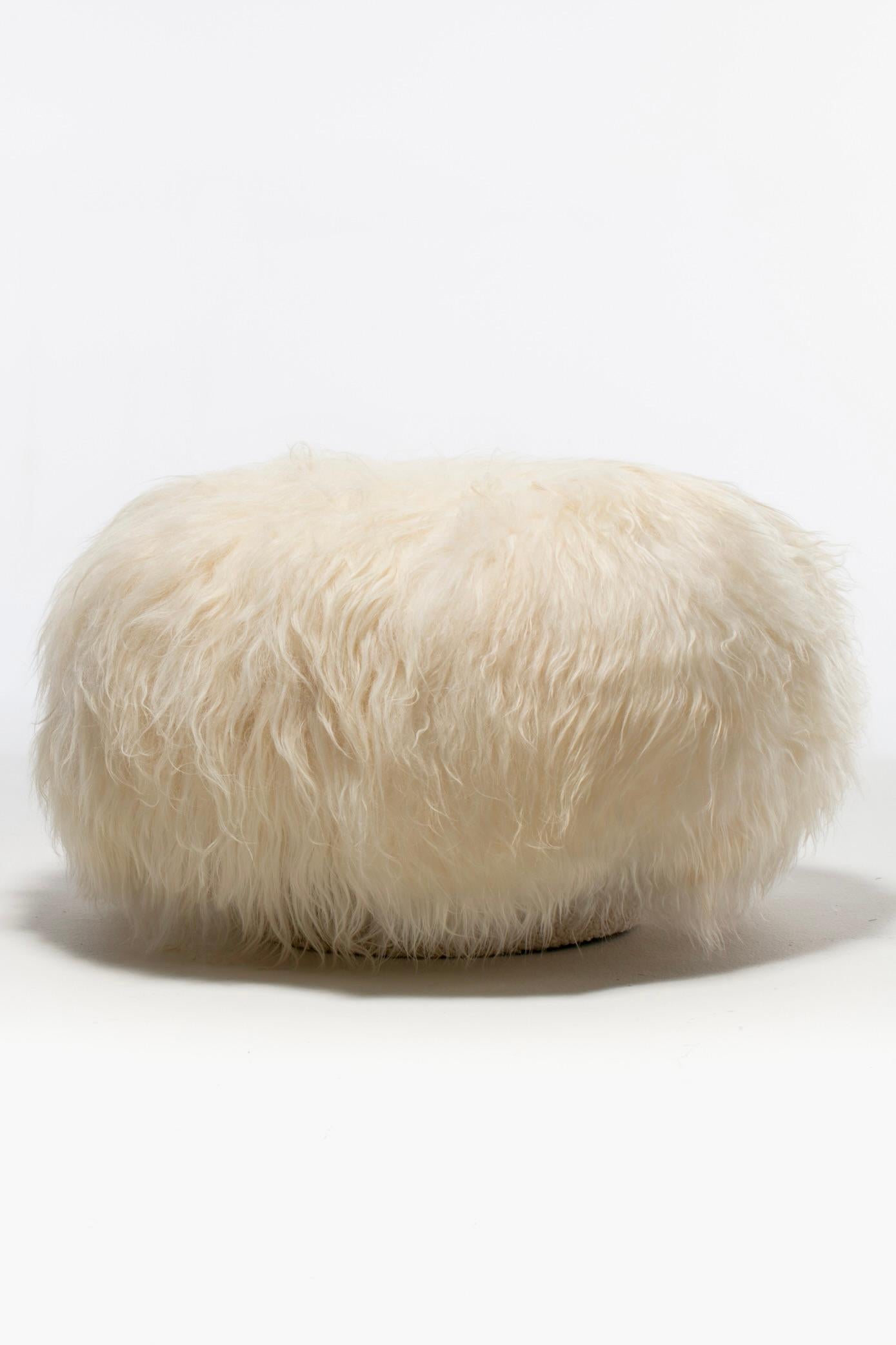 Americano Pouf girevole anni '70 in pelle di pecora islandese bianca e avorio in vendita