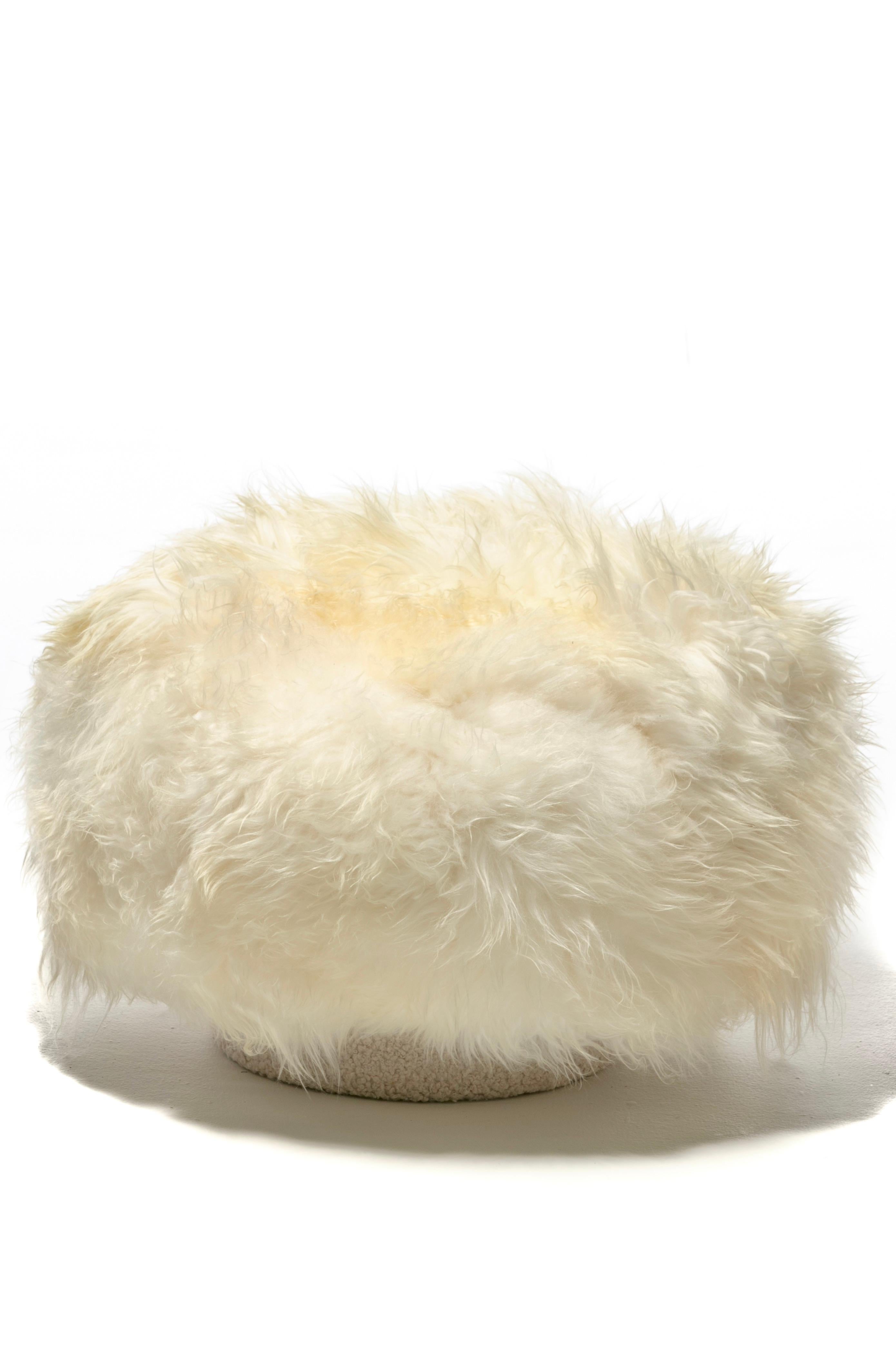 1970s Swivel Mushroom Top Pouf Ottoman in Ivory White Icelandic Sheepskin In Good Condition For Sale In Saint Louis, MO