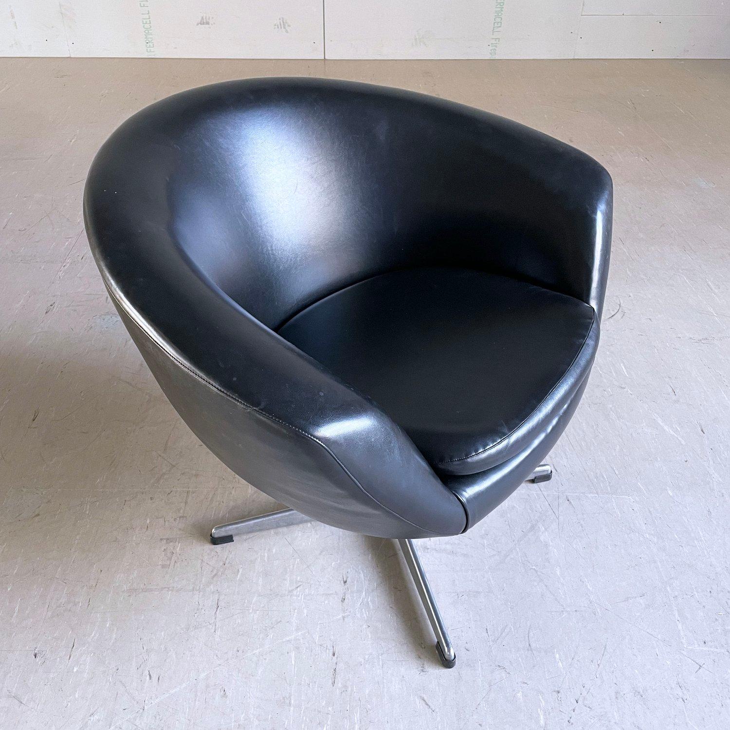 Mid-Century Modern 1970s Swivel ‘Pod’ Chair by Overman, Sweden