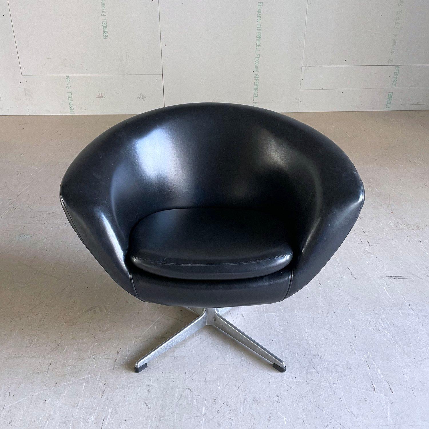 1970s Swivel ‘Pod’ Chair by Overman, Sweden In Good Condition For Sale In Bern, CH