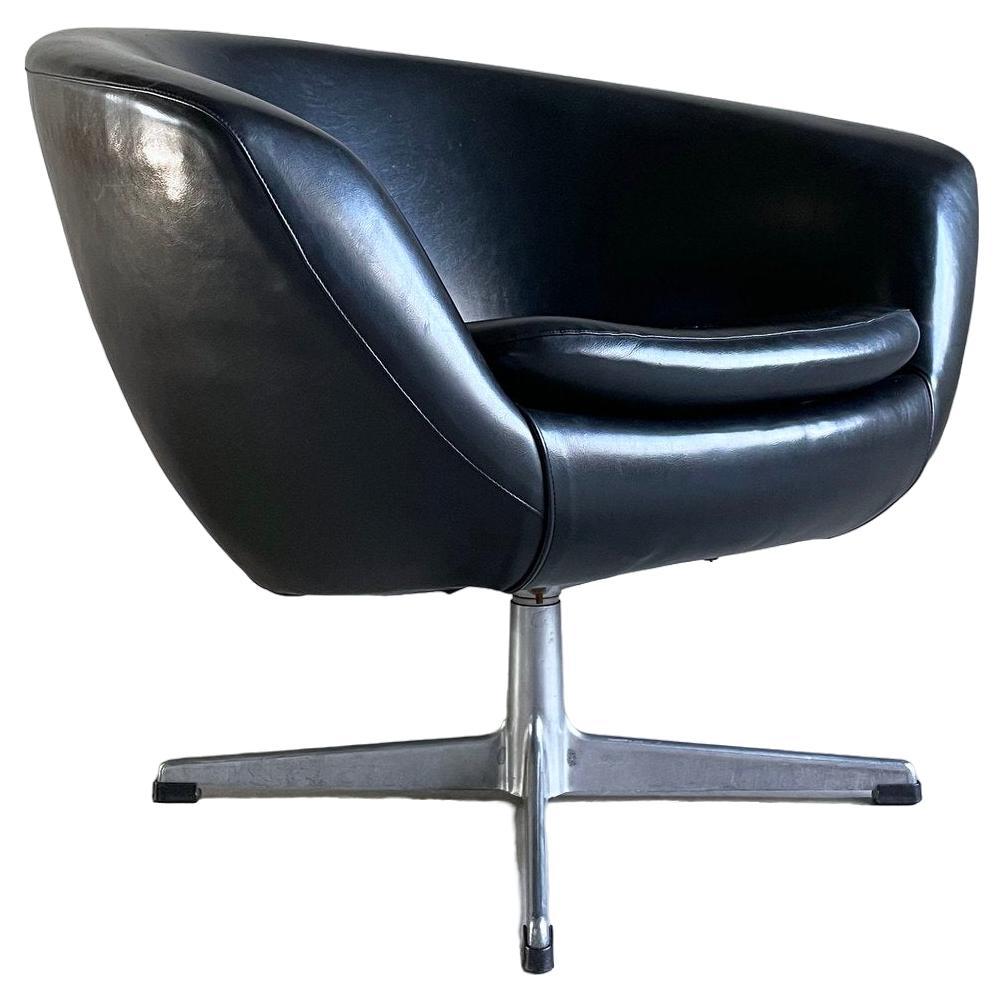 1970s Swivel ‘Pod’ Chair by Overman, Sweden For Sale