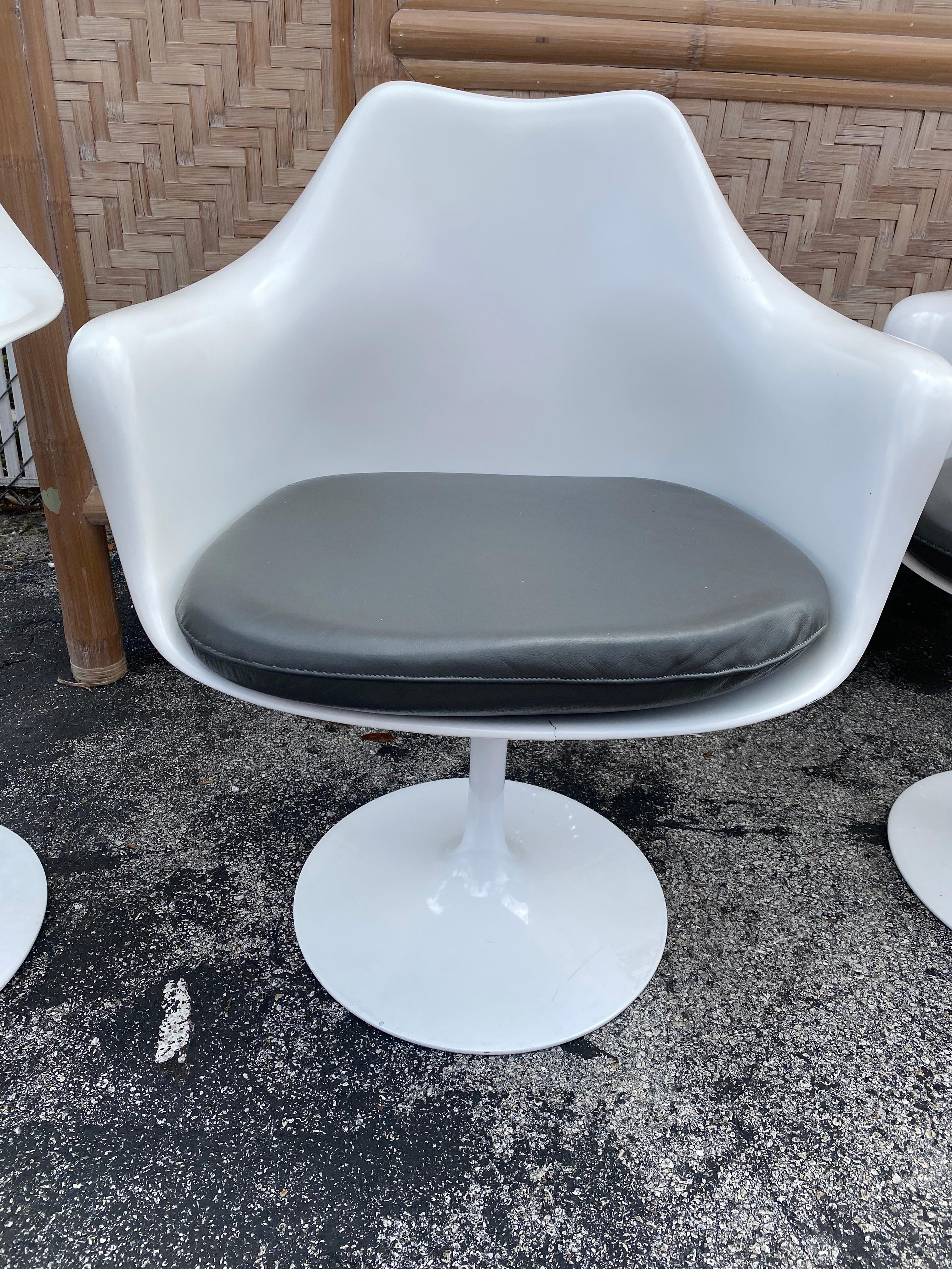 1970s Swivel Tulip Leather Chairs Eero Saarinen for Knoll, Set of 4 For Sale 3