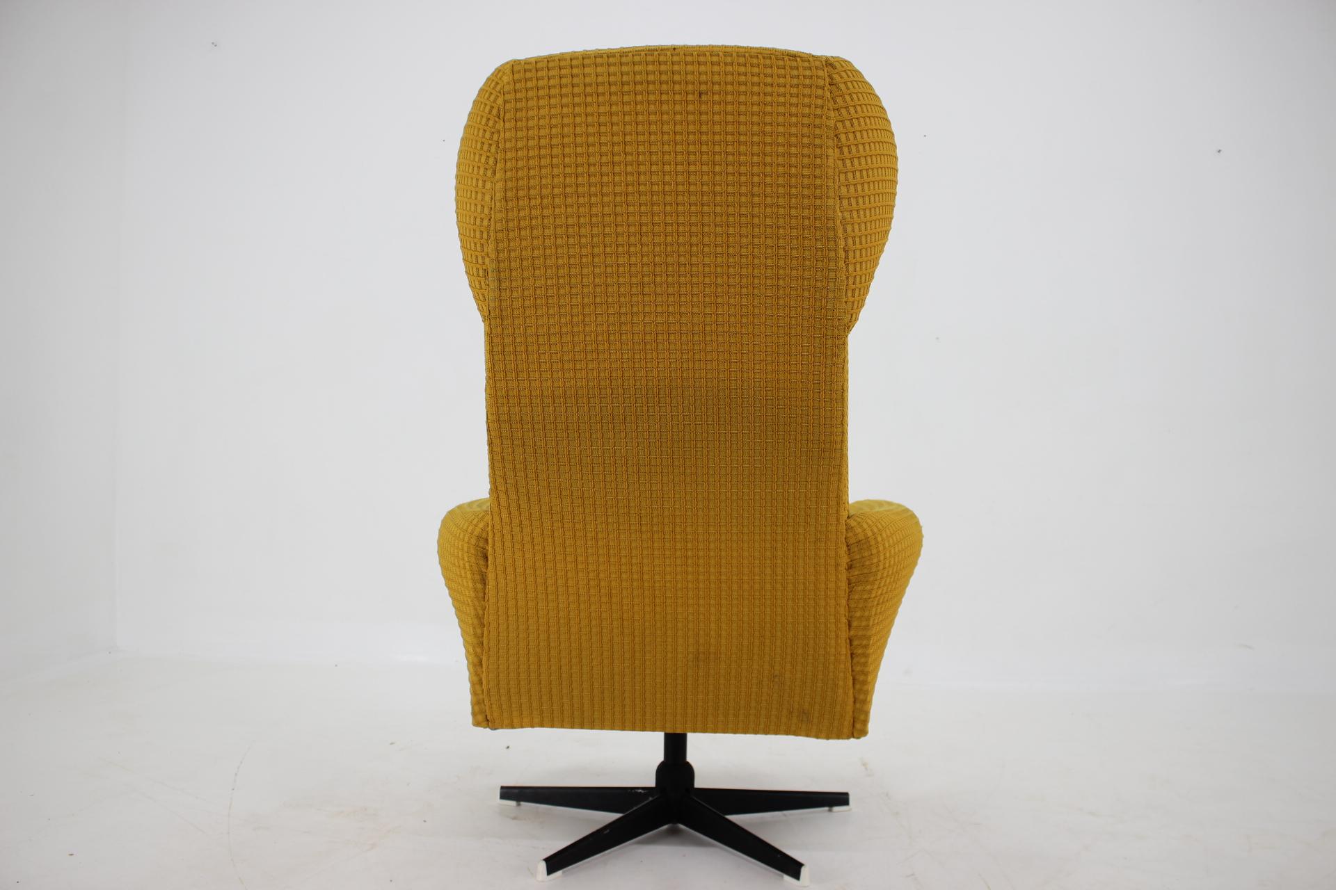 1970s Swivel Wing Chair, Czechoslovakia For Sale 1