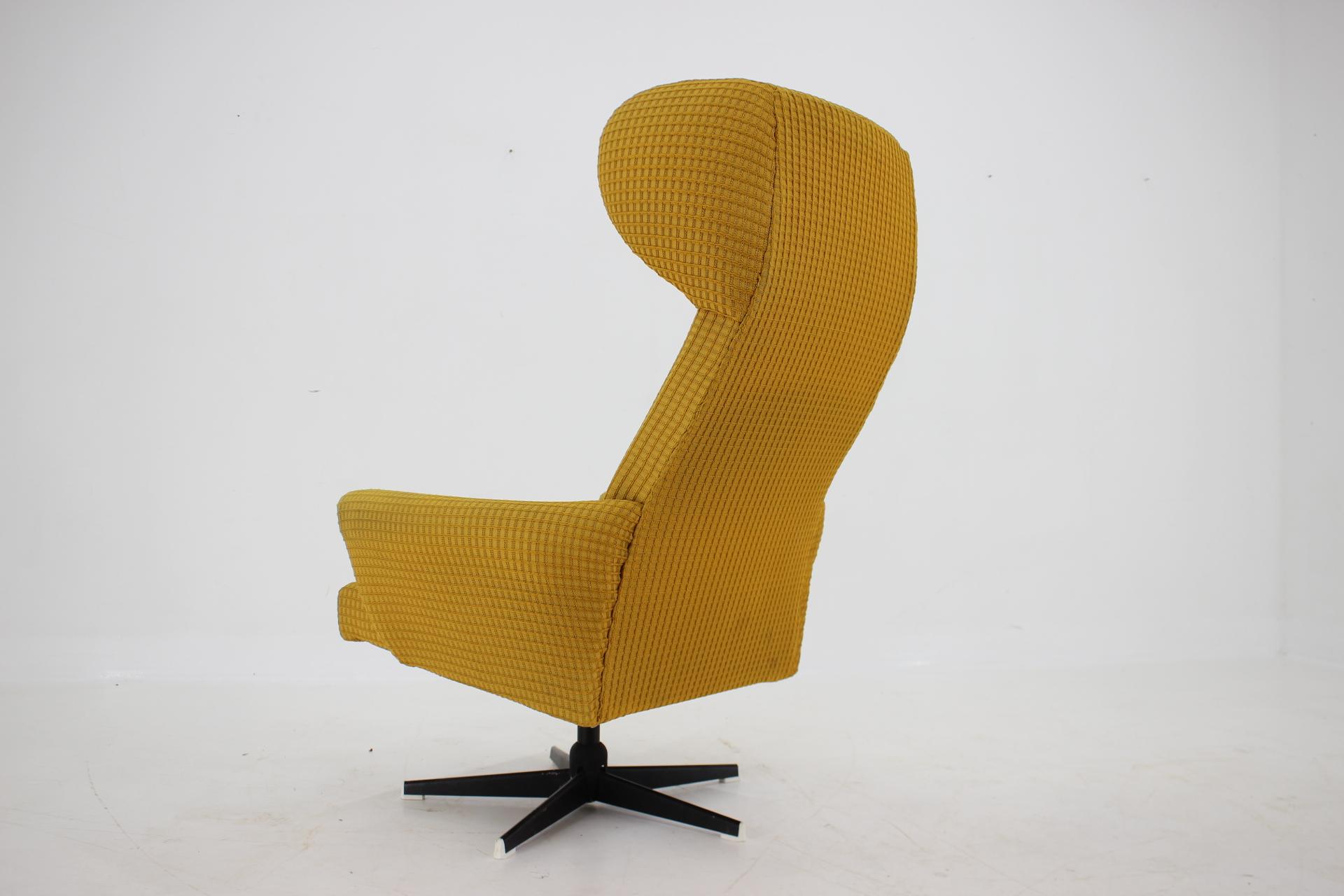 1970s Swivel Wing Chair, Czechoslovakia For Sale 2