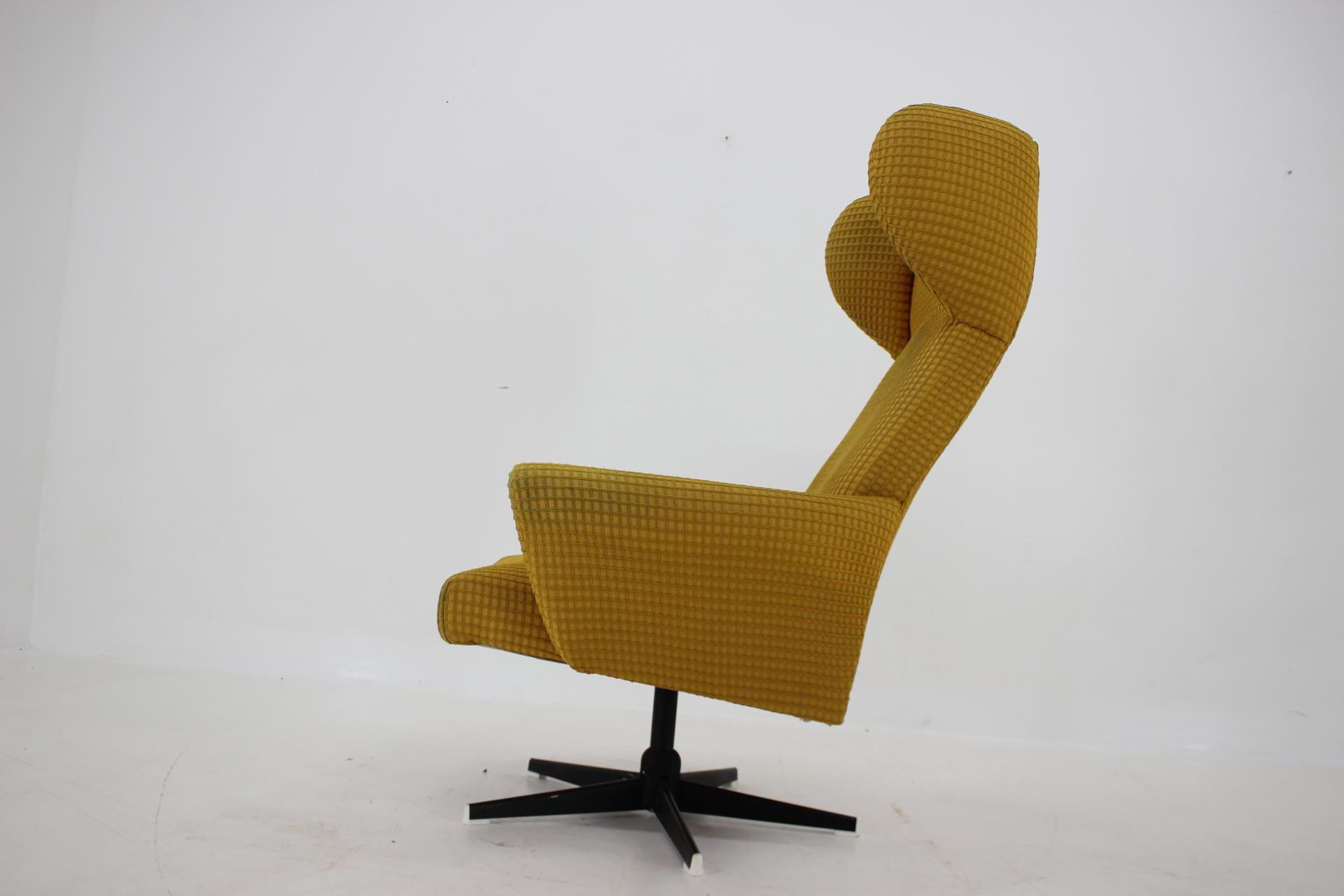 1970s Swivel Wing Chair, Czechoslovakia For Sale 3