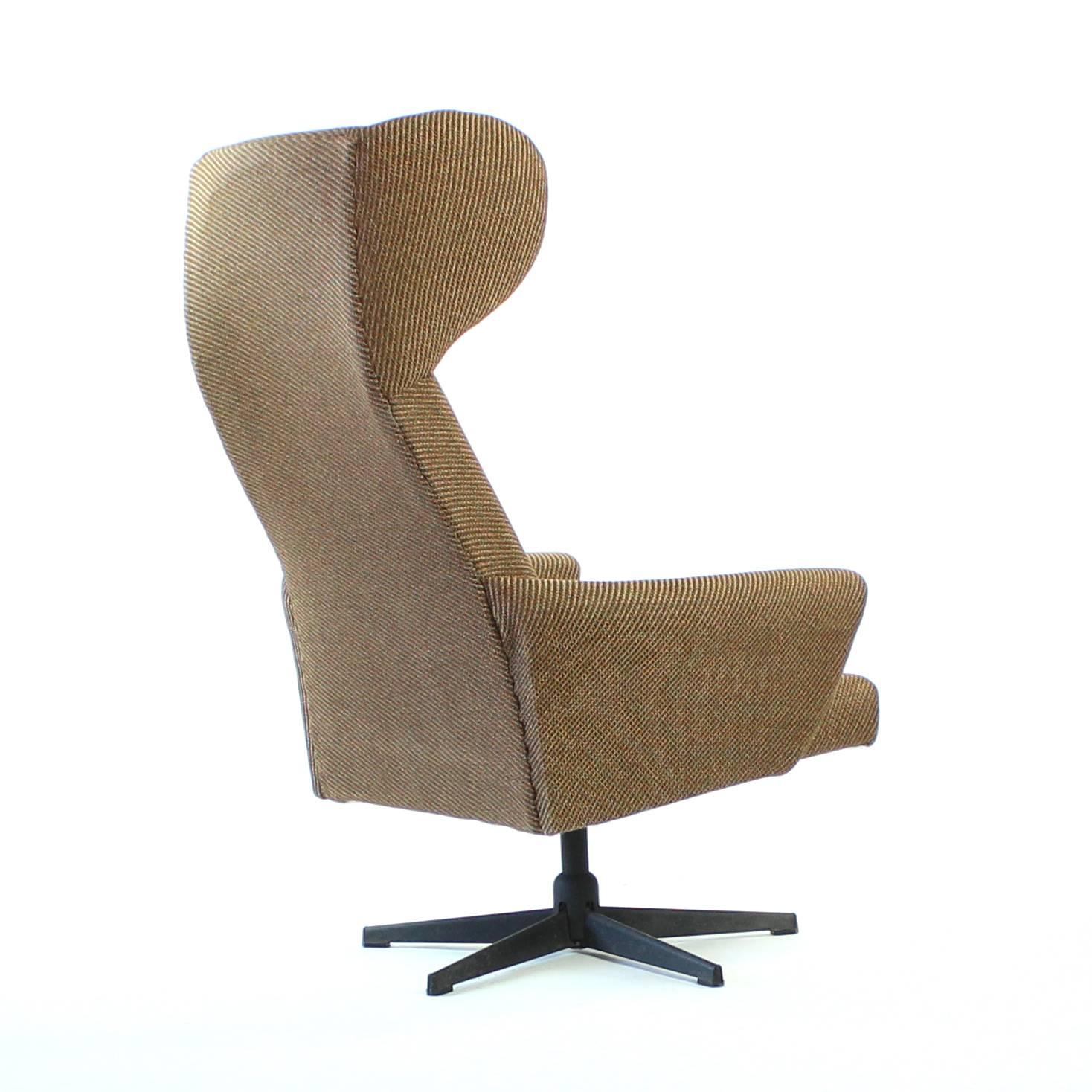 1970s Swivel Wing Chair in Original Brown Fabric, Czechoslovakia For Sale 1