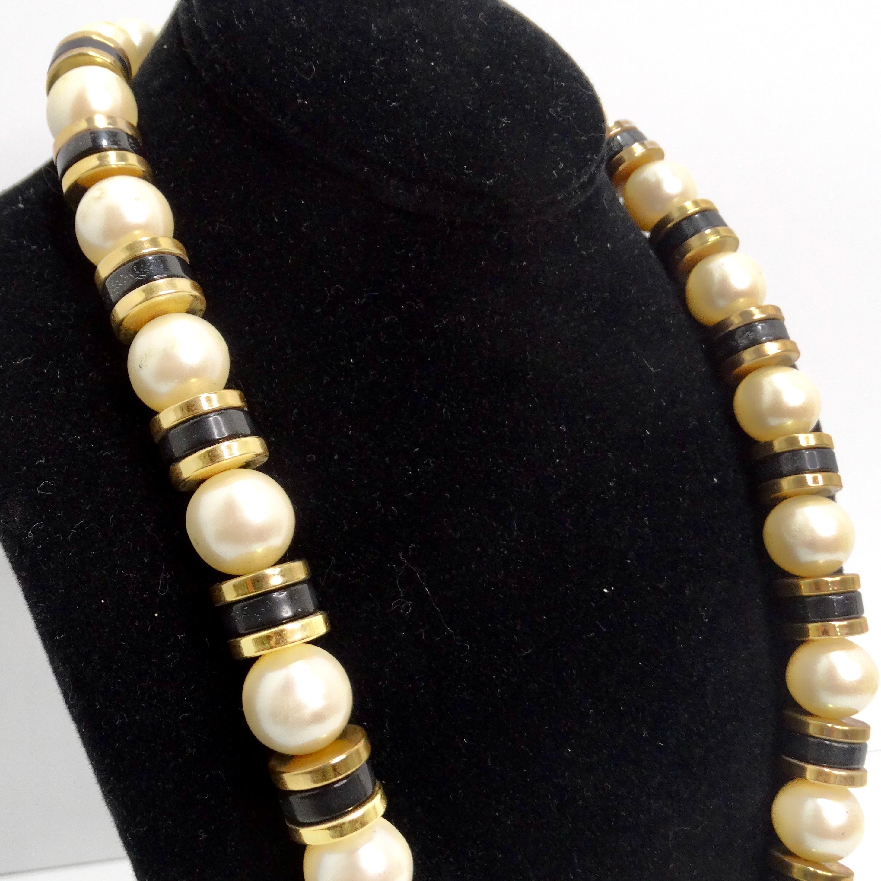 1970s Synthetic Pearl Beaded Necklace In Excellent Condition For Sale In Scottsdale, AZ
