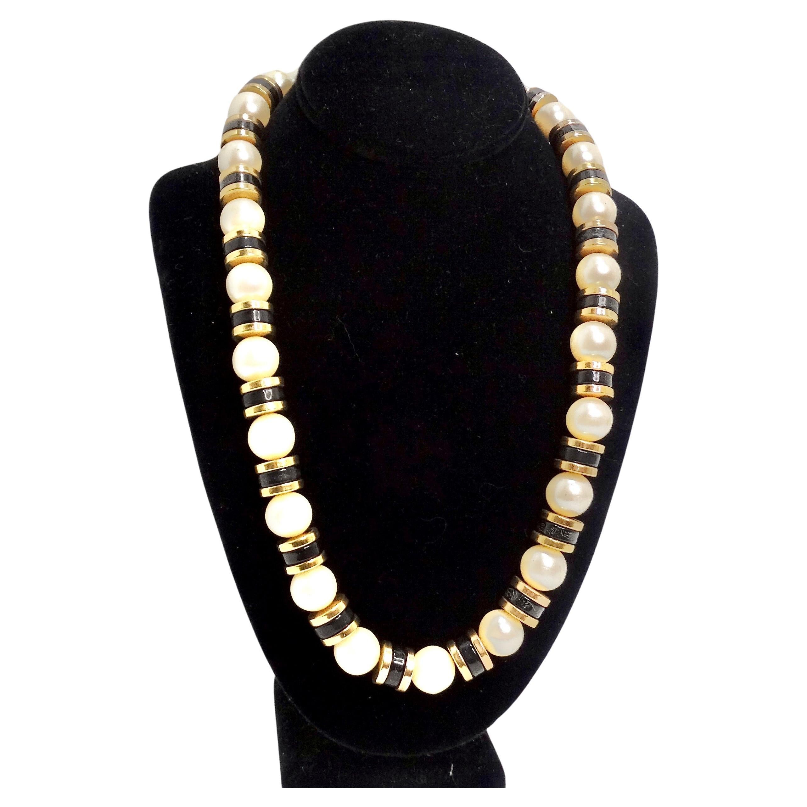1970er Synthetische Perlenkette mit Perlen im Angebot