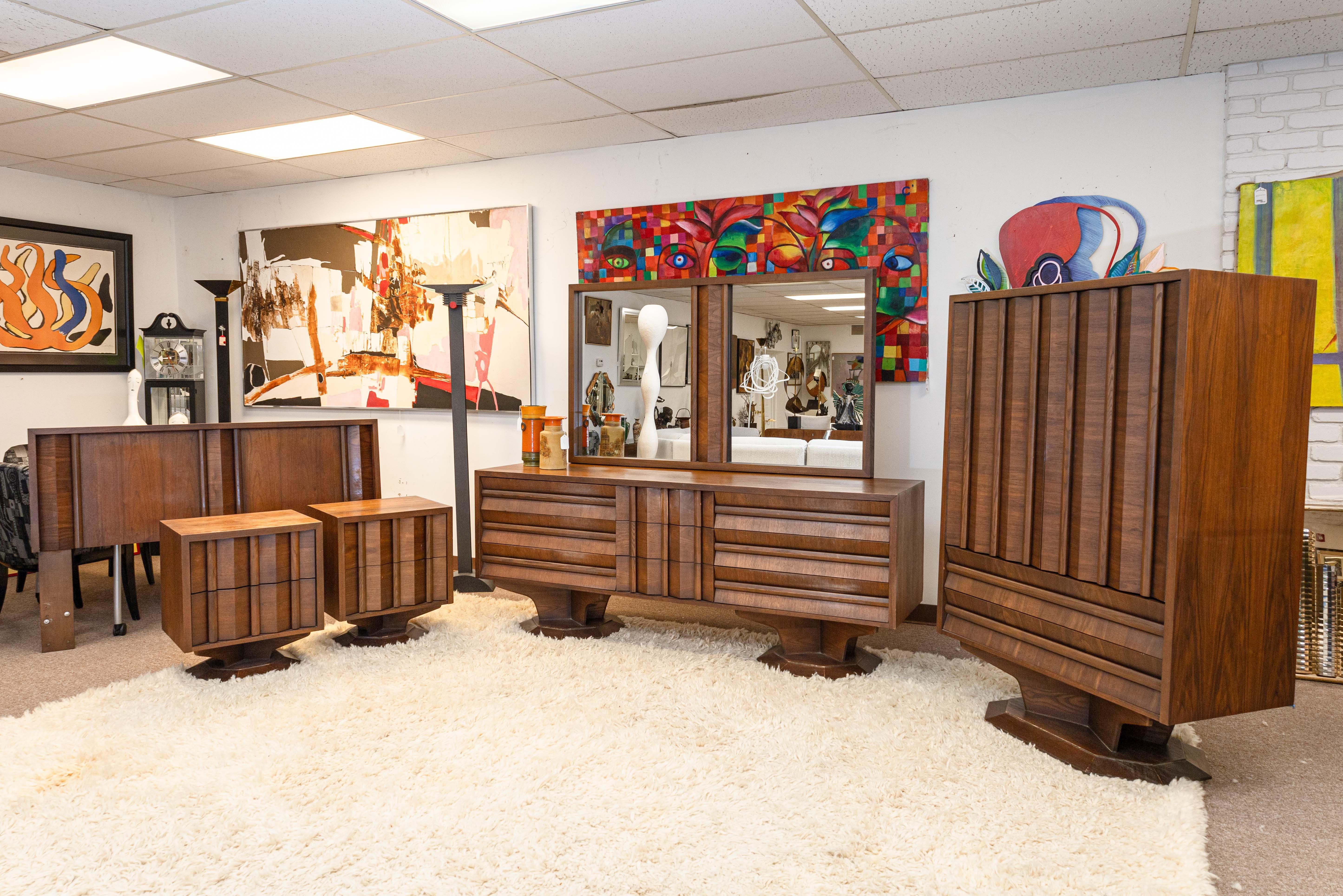 A Tabago Furniture Co 6 piece queen bedroom set. This is an absolutely incredible 1970s bedroom set from the mid century Canadian furniture manufacturer Tabago. This set has a very brutalist/mid century modern design. Every piece in this collection
