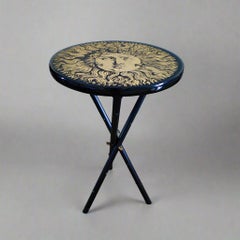 Tavolo anni '70 di Piero Fornasetti raffigurante il "Re Sole" 'Luigi XIV', Made in Italy