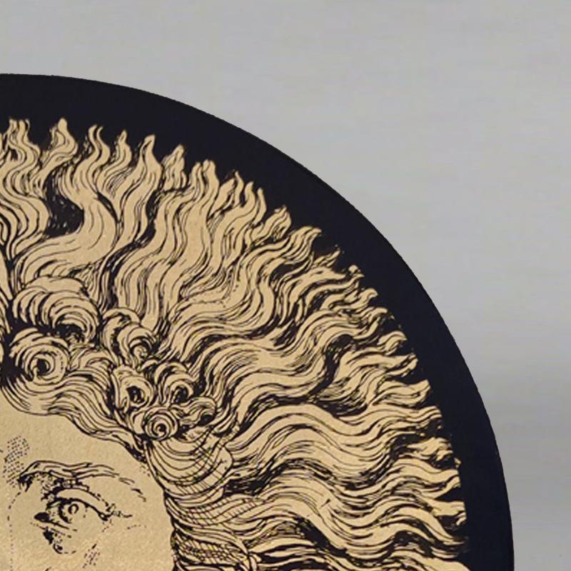 Mesa de los años 70 de Piero Fornasetti que representa al 