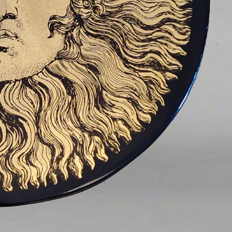 Mesa de los años 70 de Piero Fornasetti que representa al 