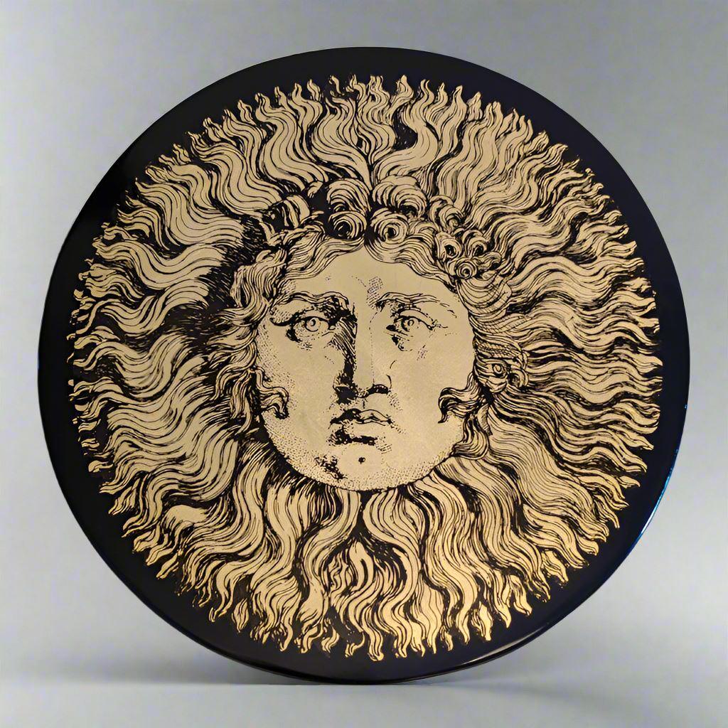 Mesa de los años 70 de Piero Fornasetti que representa al 