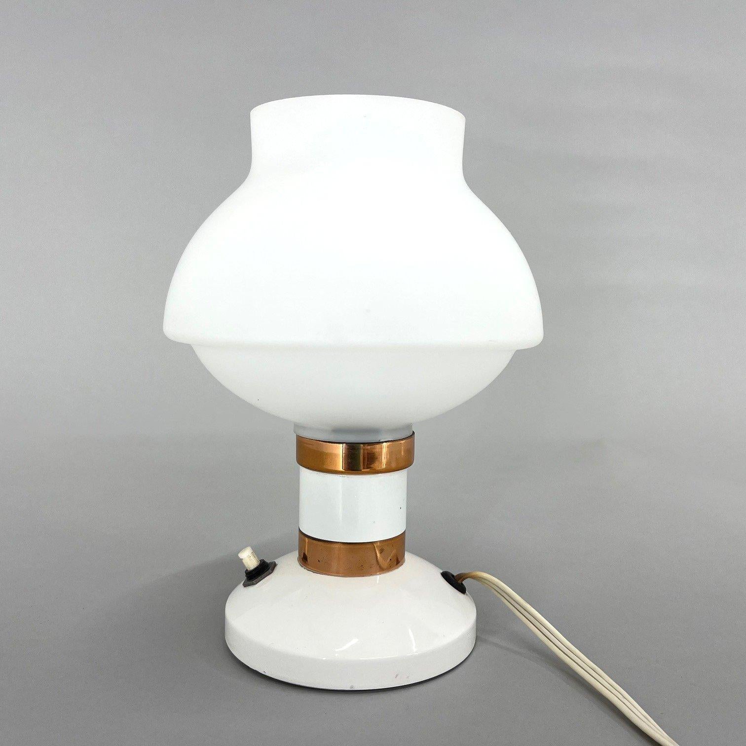 Lovely vintage table lamp, produced by a company Drukov in the 1970's in former Czechoslovakia. All imperfekctions can be seen in the phototos. Bulb: 1 x E25-E27.