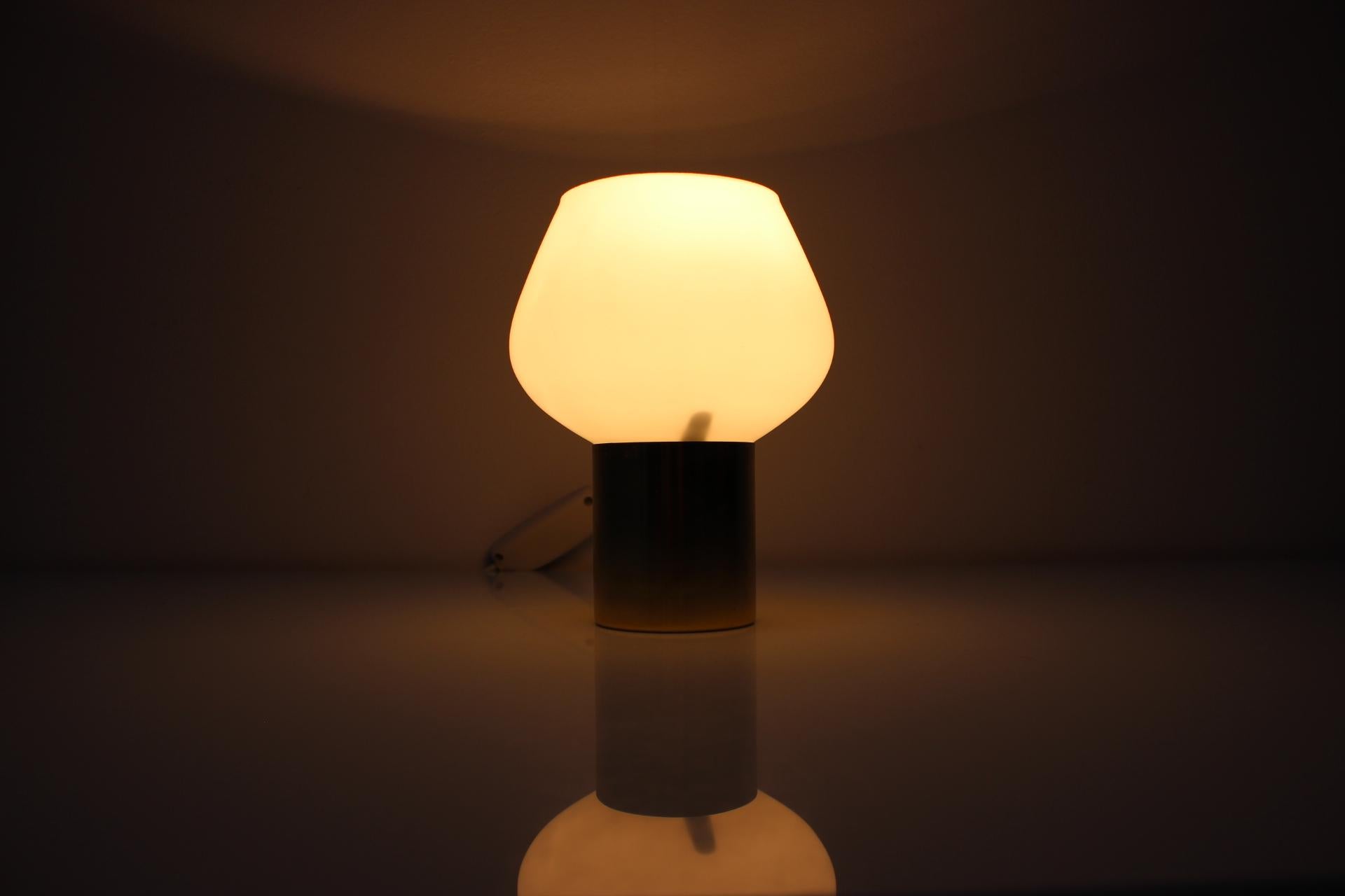 Table lamp made by Kamenicky Senov in the 1970's, in former Czechoslovakia.
Made of brass and glass.
In original condition, cleaned, repolished, shows some minor signs of age.
Fully functional.