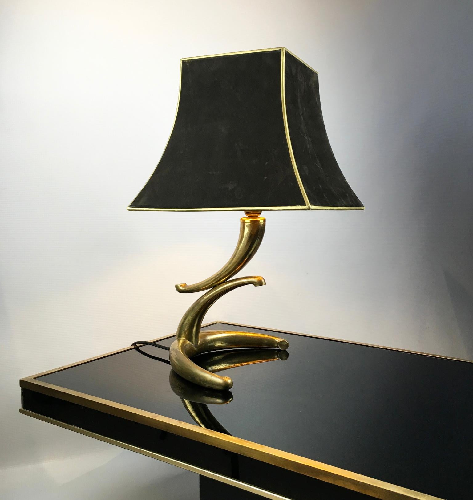 20th Century 1970s Table Lamp in Solid Brass Horns Shape with Velvet Lampshade, France For Sale