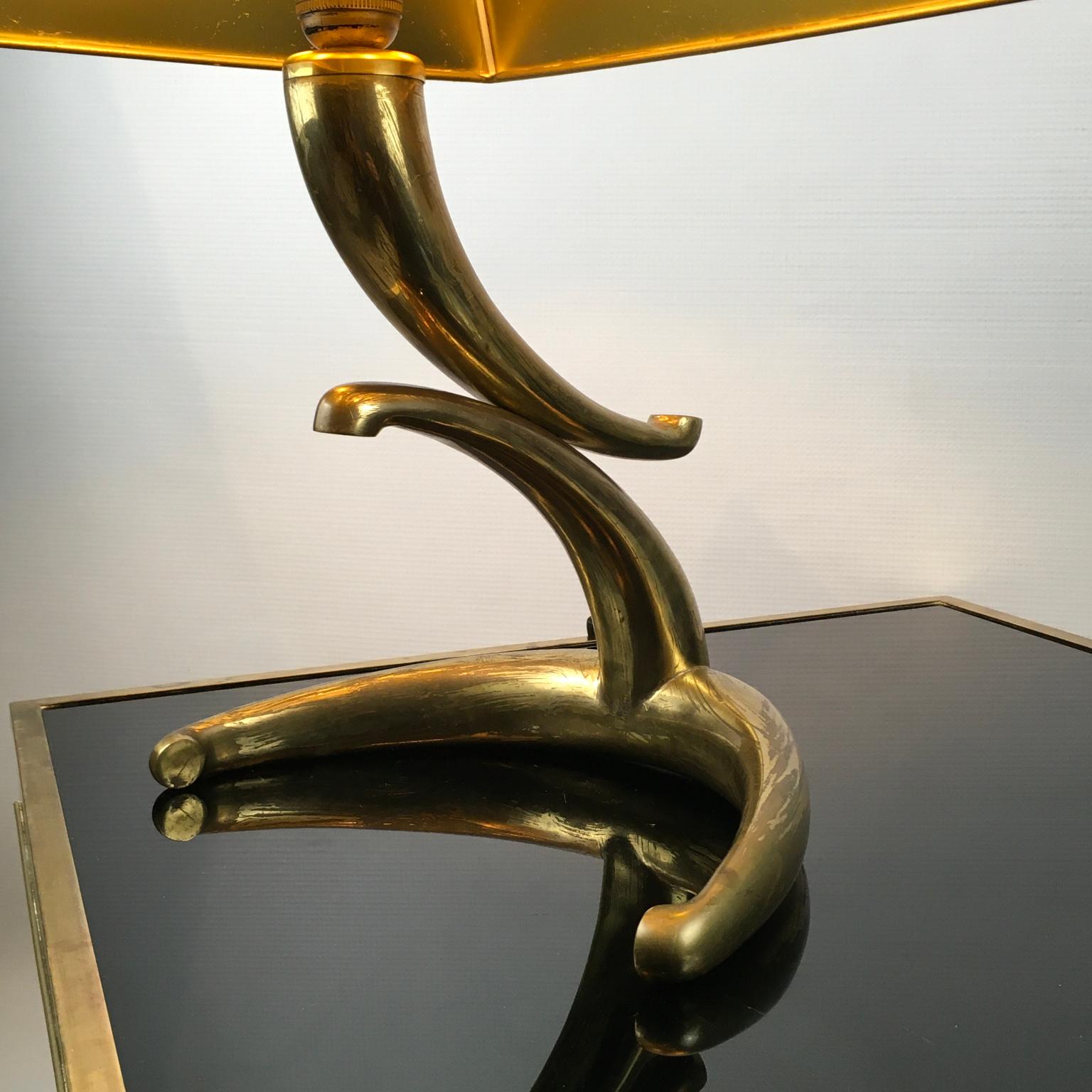 Lampe de table des années 1970 en forme de cornes en laiton massif en vente 1