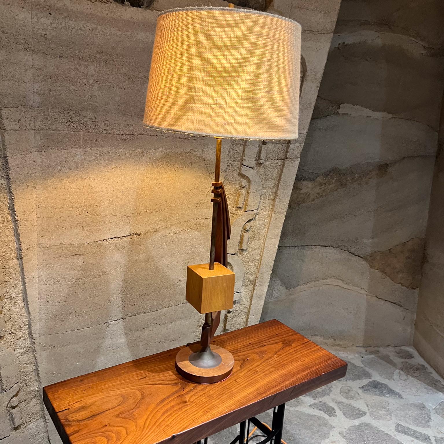 1970s Table Lamp Sculptural Art Carved Wood Brass Mexico City  For Sale 2