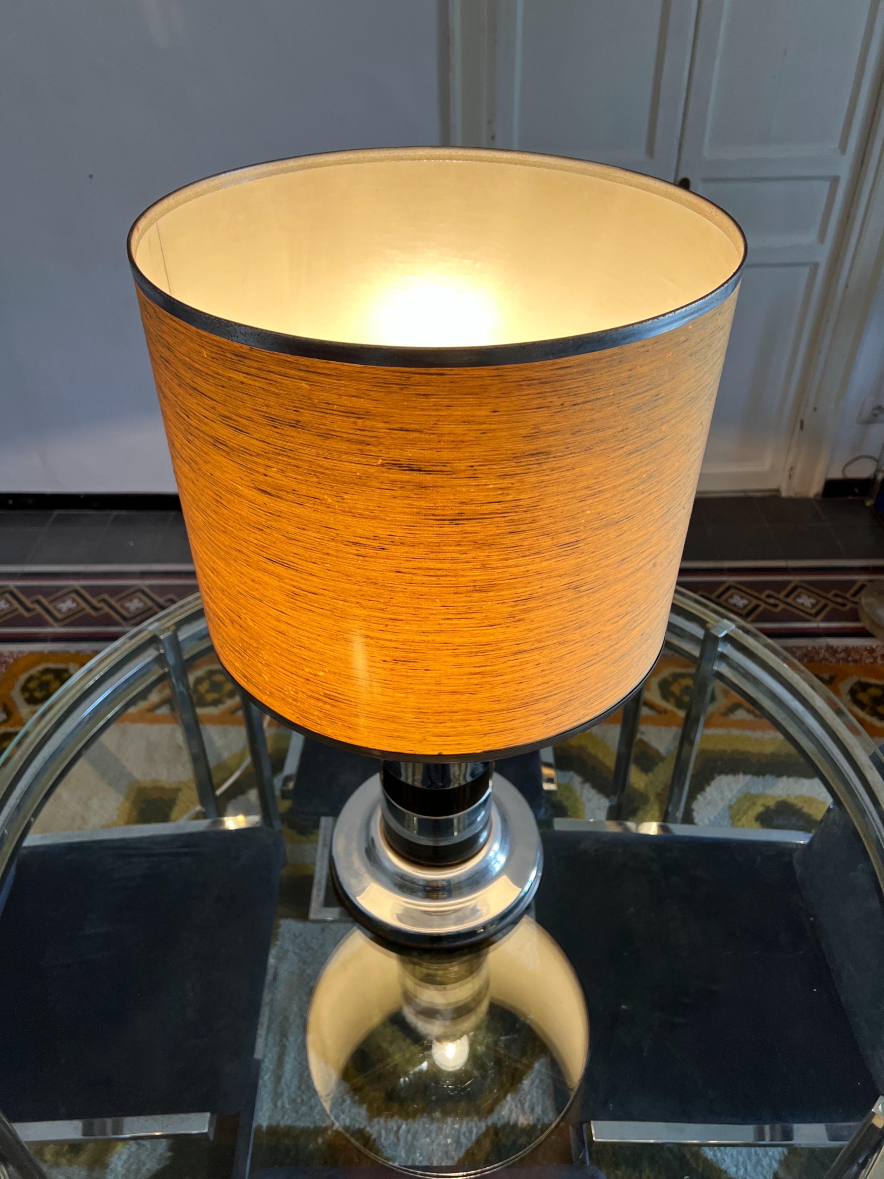 Mid-Century Modern 1970s table light designed by Tommaso Barbi For Sale
