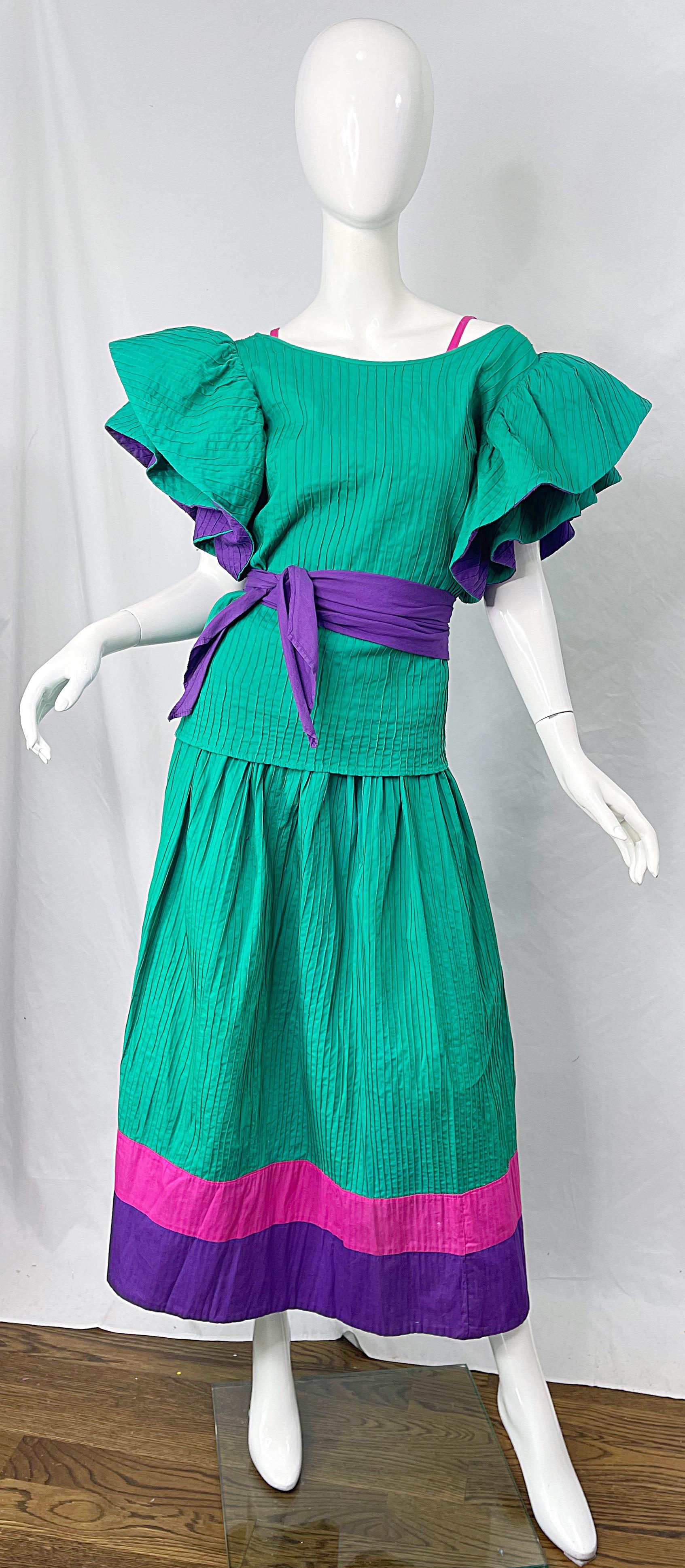 1970er Tachi Castillo 4-teiliges Kleid-Ensemble aus grüner, lila und rosa Baumwolle, Vintage 70er Damen im Angebot