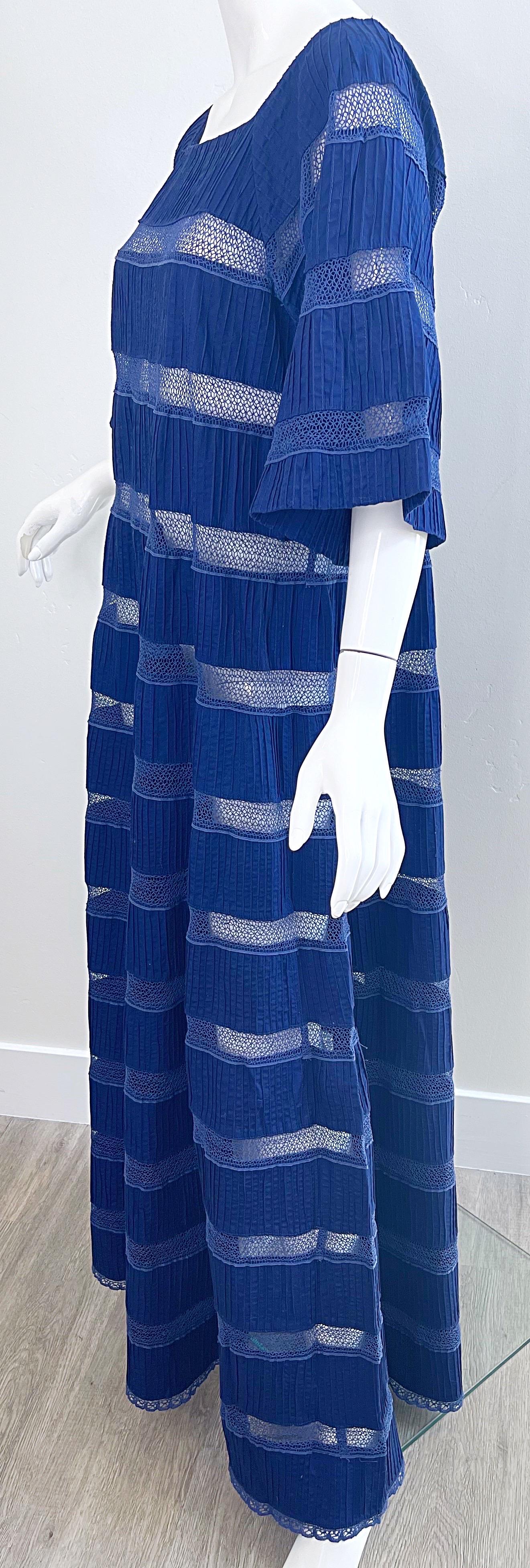 1970s Tachi Castillo for Pan American Phoenix Navy Blue Crochet 70s Maxi Dress For Sale 5