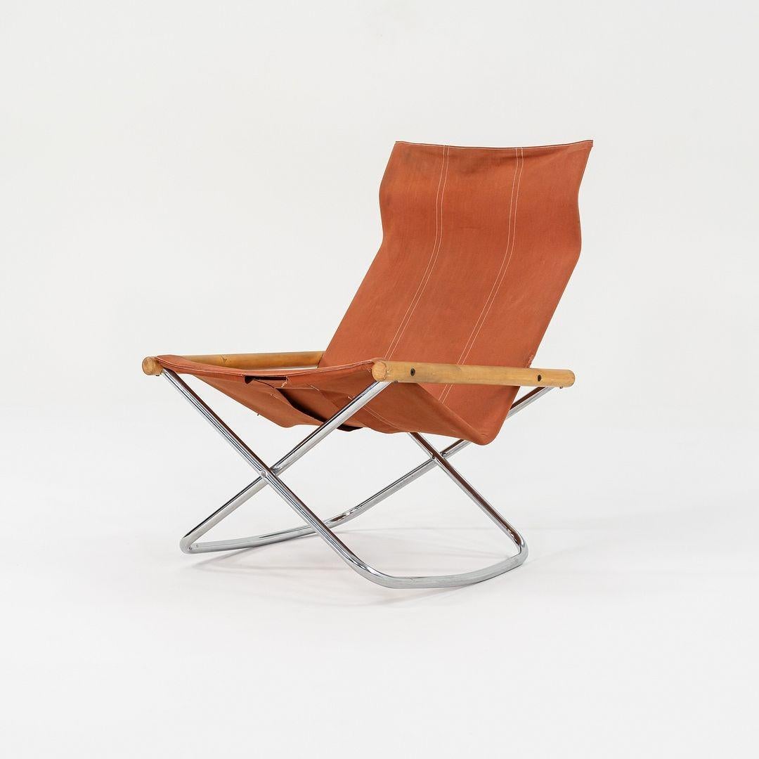 Ésta es una Silla Nychair X, diseñada por Takeshi Nii para Uchida Japón en 1970. El diseño es una versión de una silla de acampada para exteriores, desarrollada para su uso en interiores por un aclamado arquitecto que amaba la vida al aire libre. La