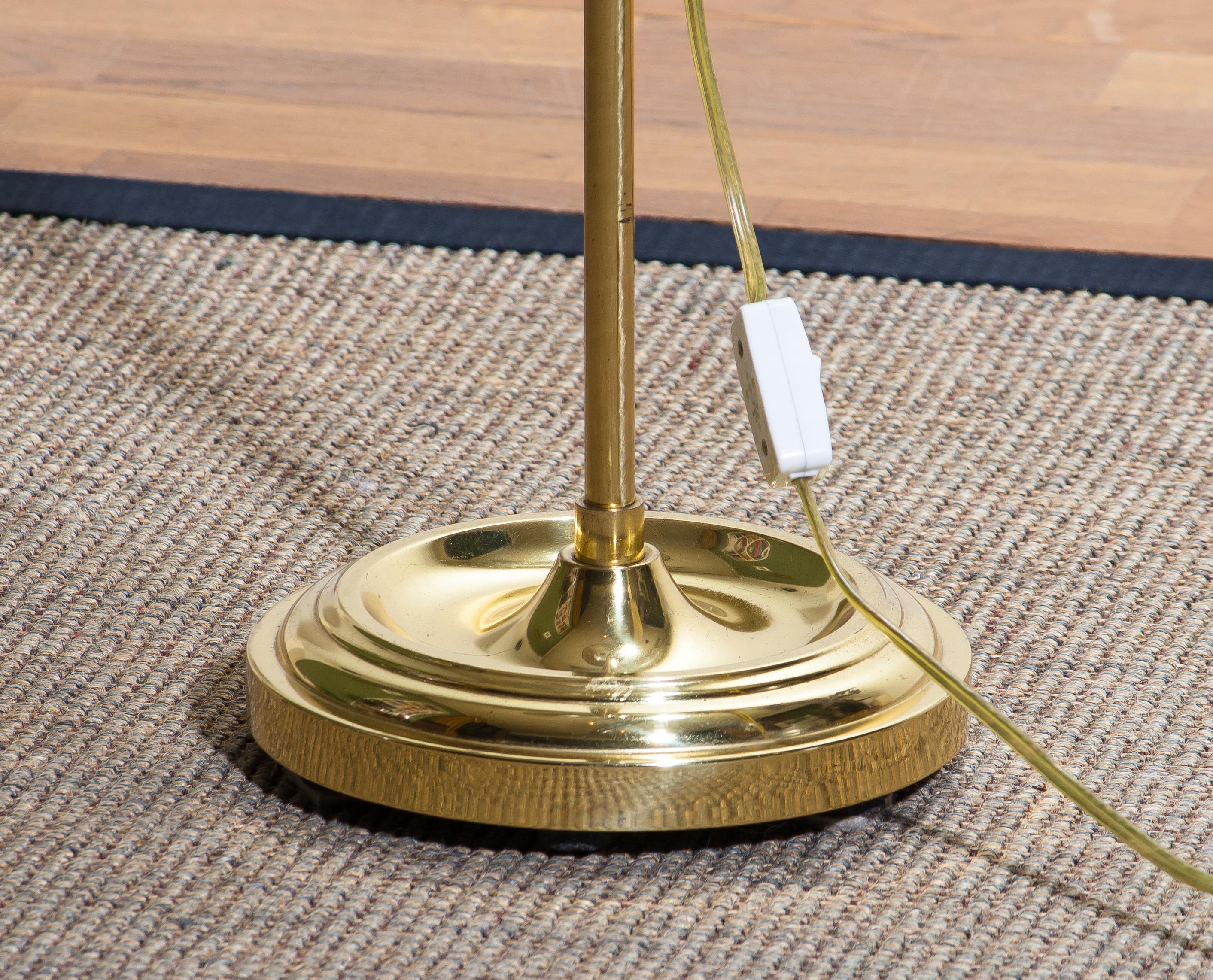 1970s Tall Brass Hollywood Regency Swing Arm Floor Lamp by Örsjö, Sweden In Good Condition In Silvolde, Gelderland