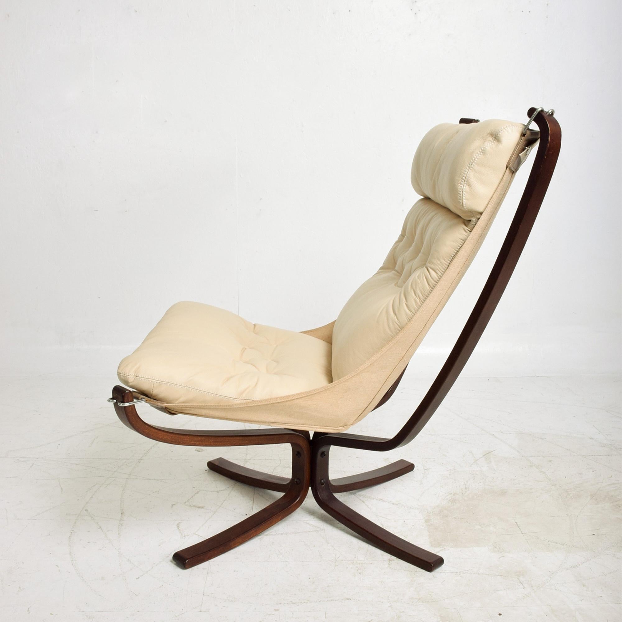 Mid-Century Modern 1970s Tall Falcon Chair Sigurd Ressell for Vatne Møbler Ivory Leather Norway