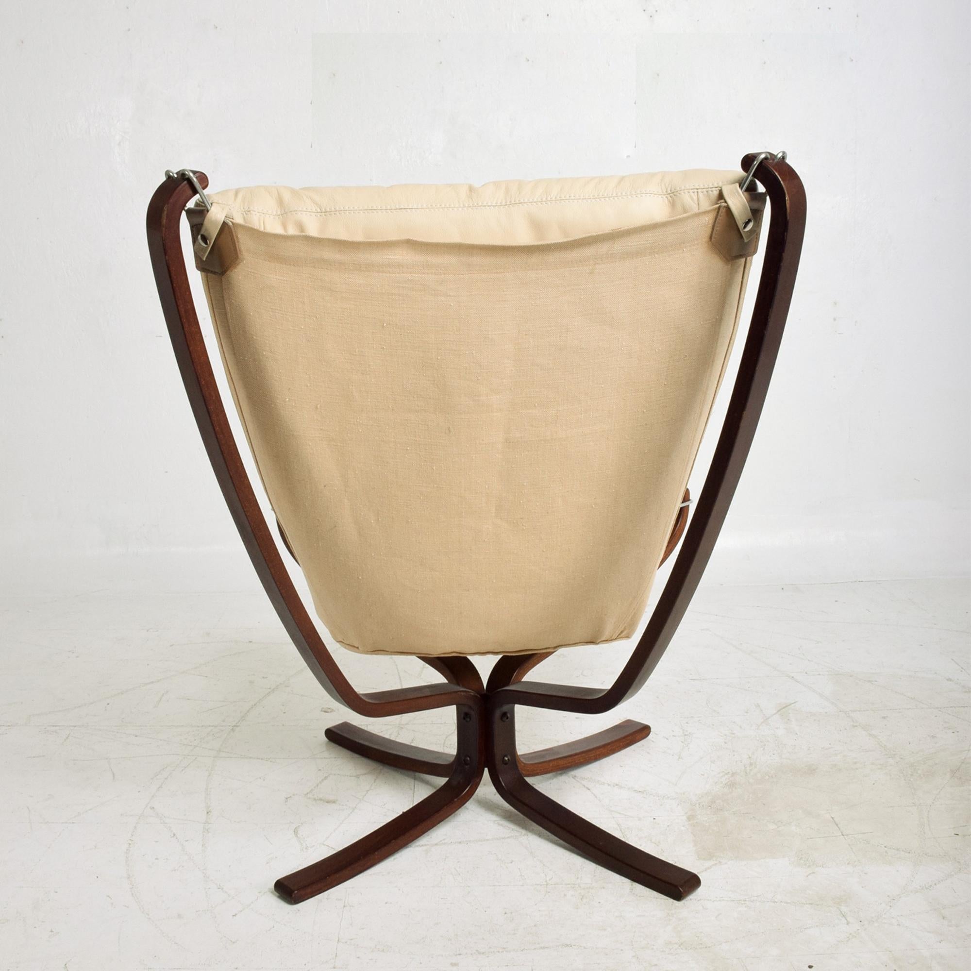 Late 20th Century 1970s Tall Falcon Chair Sigurd Ressell for Vatne Møbler Ivory Leather Norway