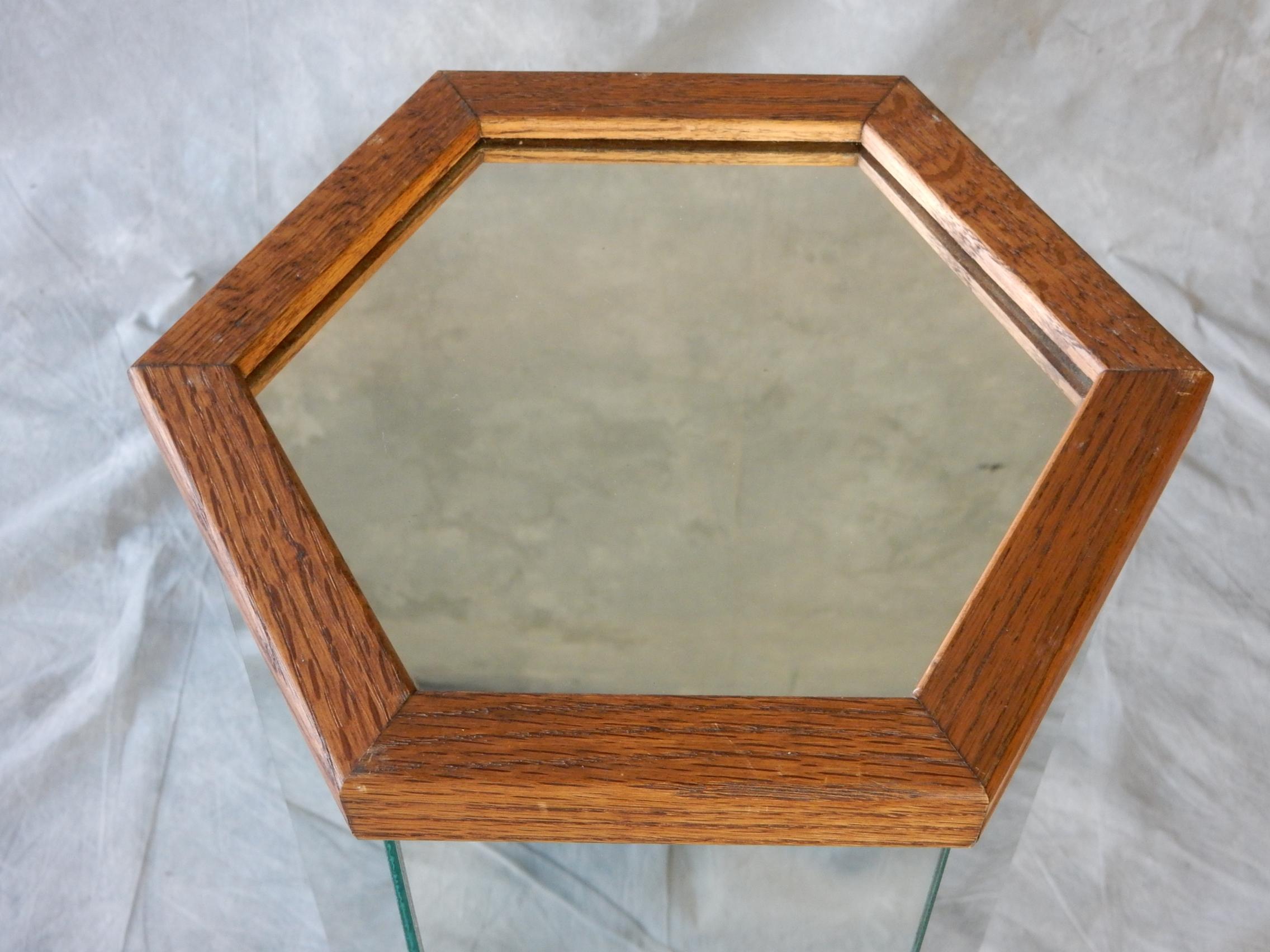 Américain Grand miroir et piédestal d'art hexagonal des années 1970 en vente