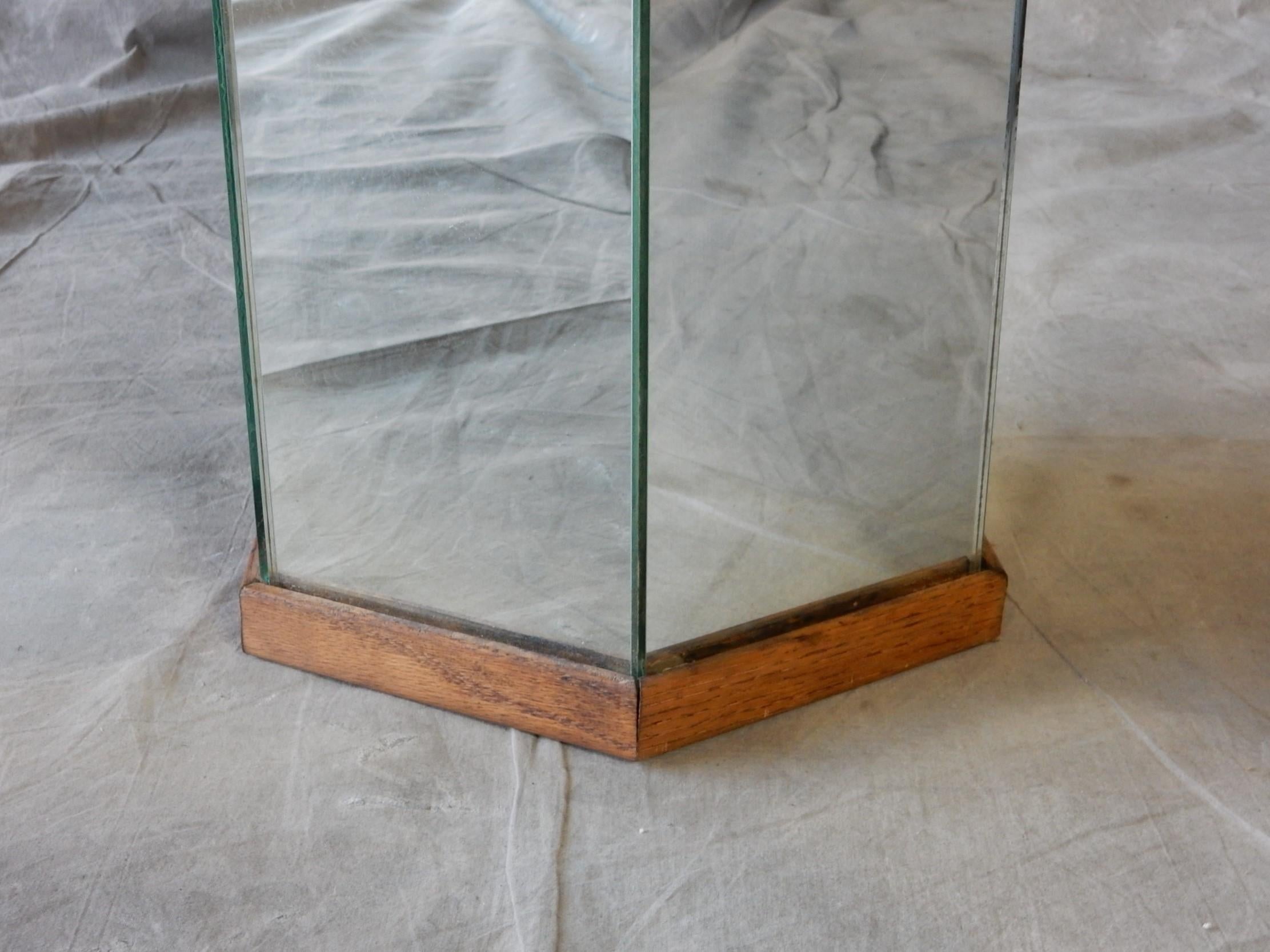 Fin du 20e siècle Grand miroir et piédestal d'art hexagonal des années 1970 en vente