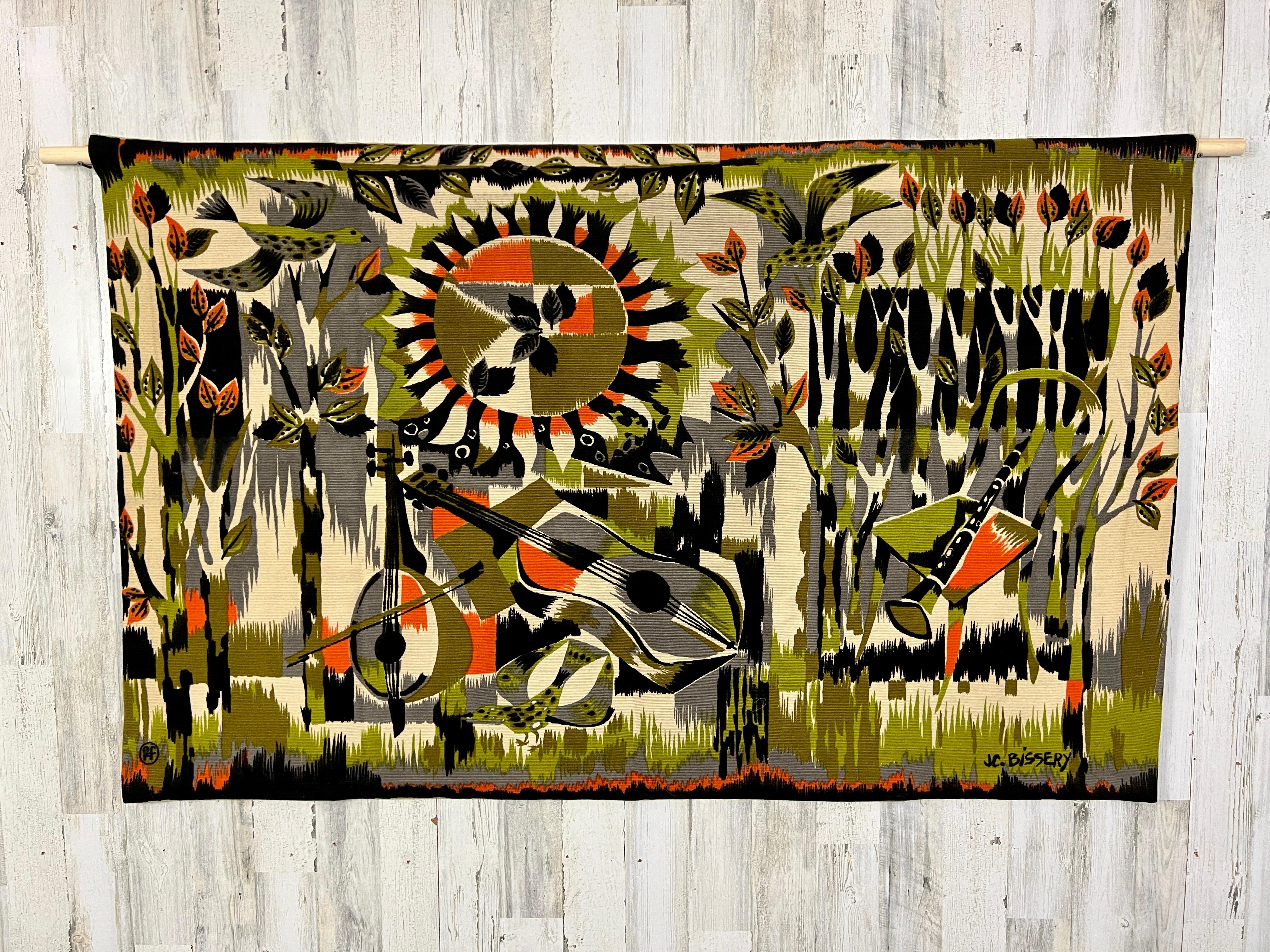 Wandteppich aus Wolle im Vintage-Stil mit einem Blumen- und Musikmotiv. Schöne fließende Linien in Grün, Schwarz und Orange. Unterschrift Jean Claude Bissery und der Hersteller  ERF sind in den Wandteppich eingewoben 